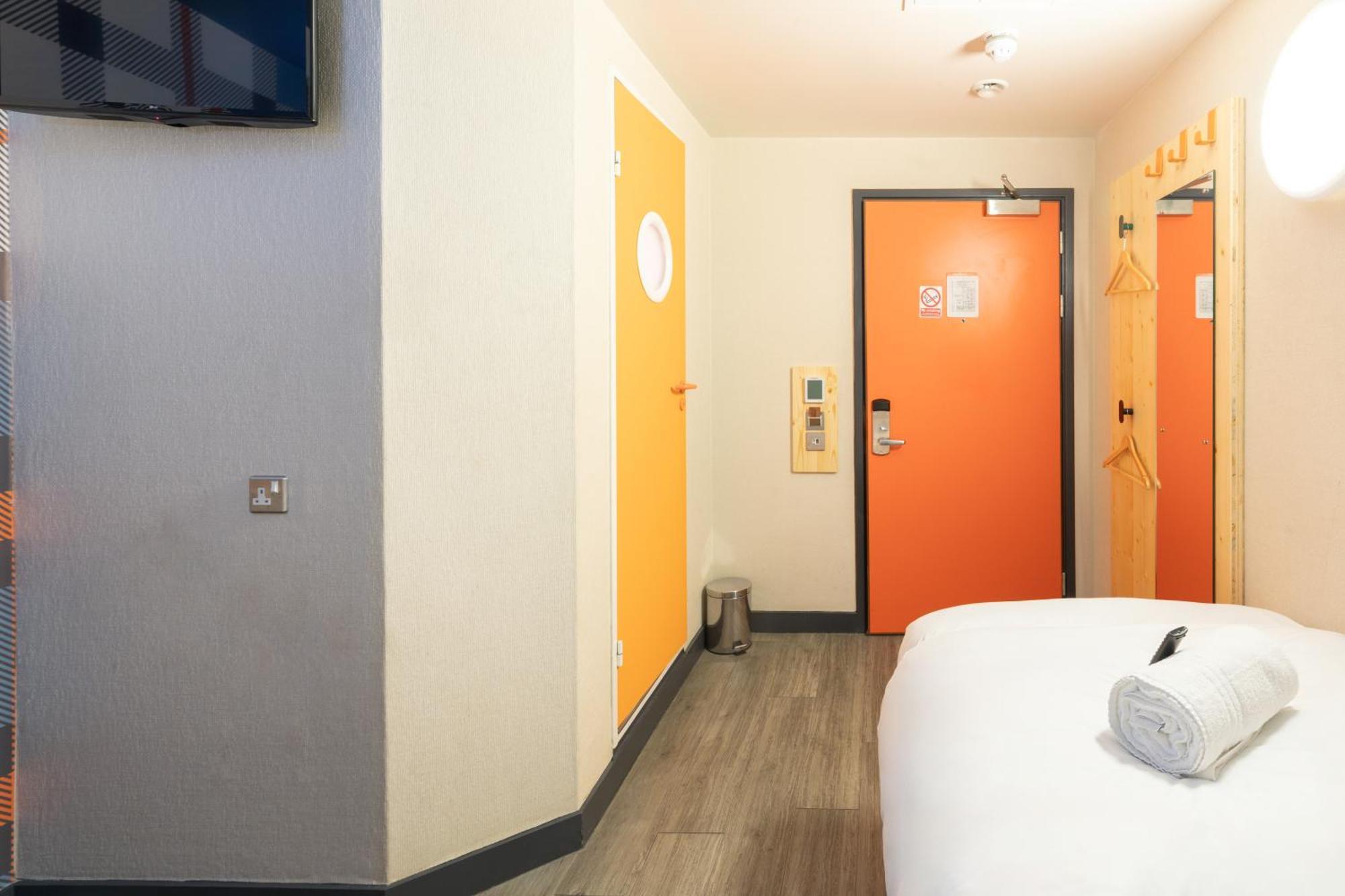 Twin Room No Window