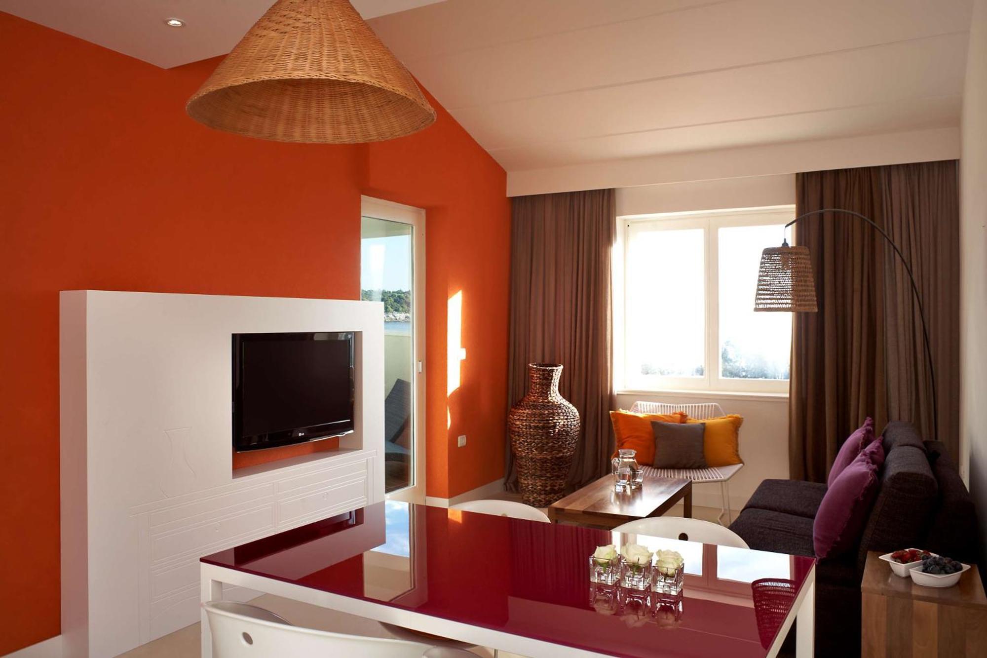One-Bedroom Apartment,1499480956:JPEG