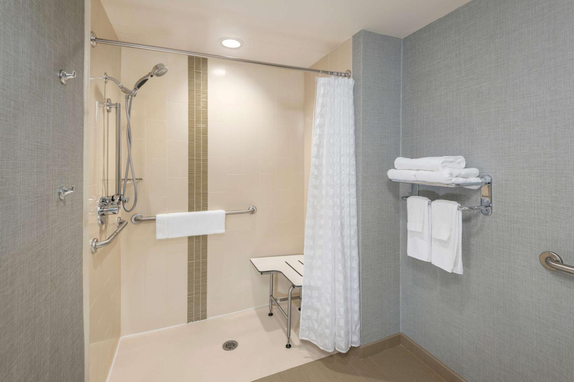 King Suite Sofa Bed Roll Shower Disability Access