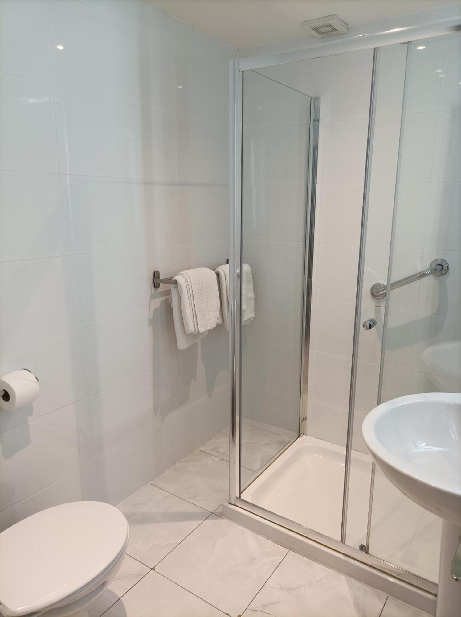 Superior Quadruple Room,1501806694:JPEG