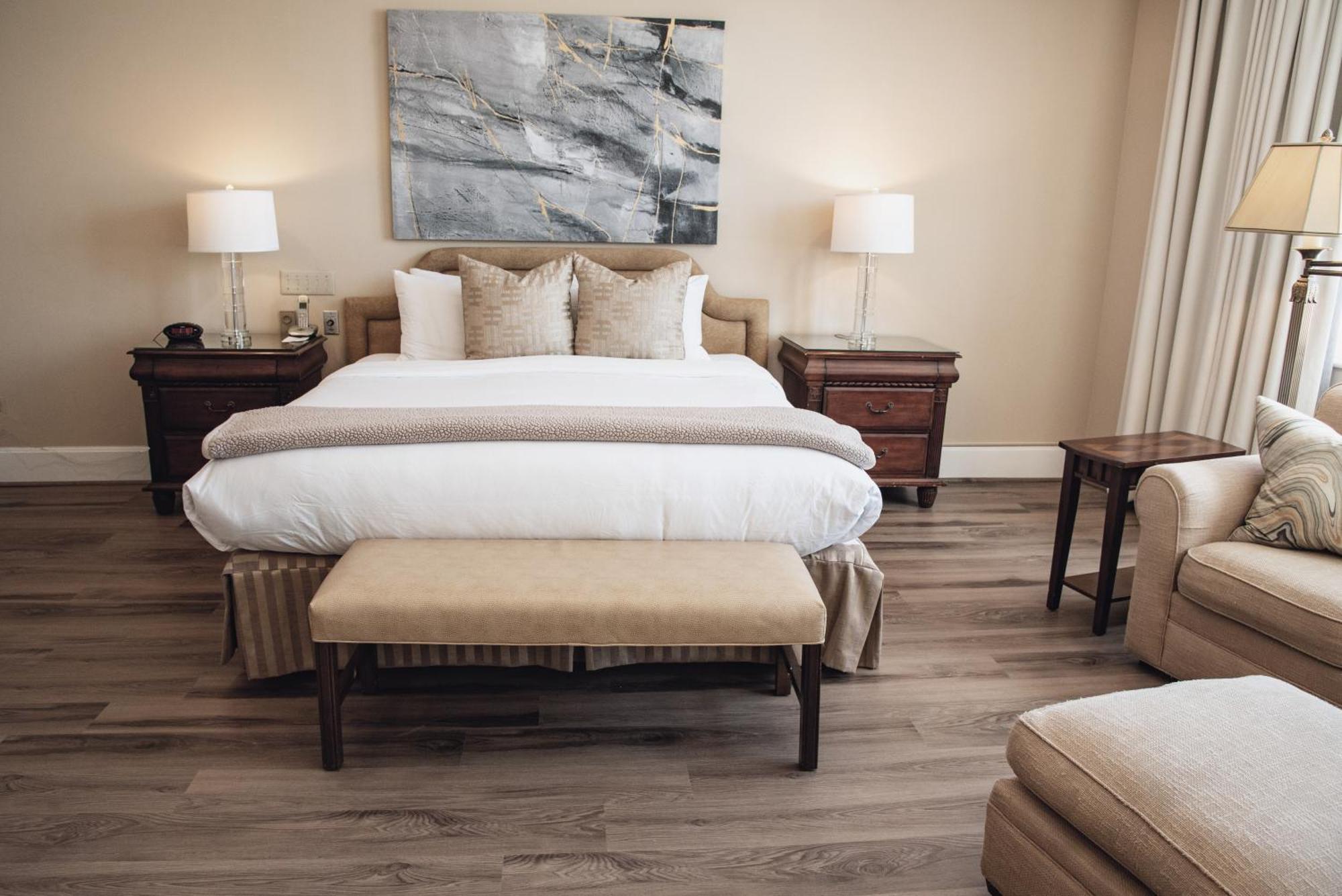 Executive King Suite City View Sofabed Whirlpool Bath or Non Smoking