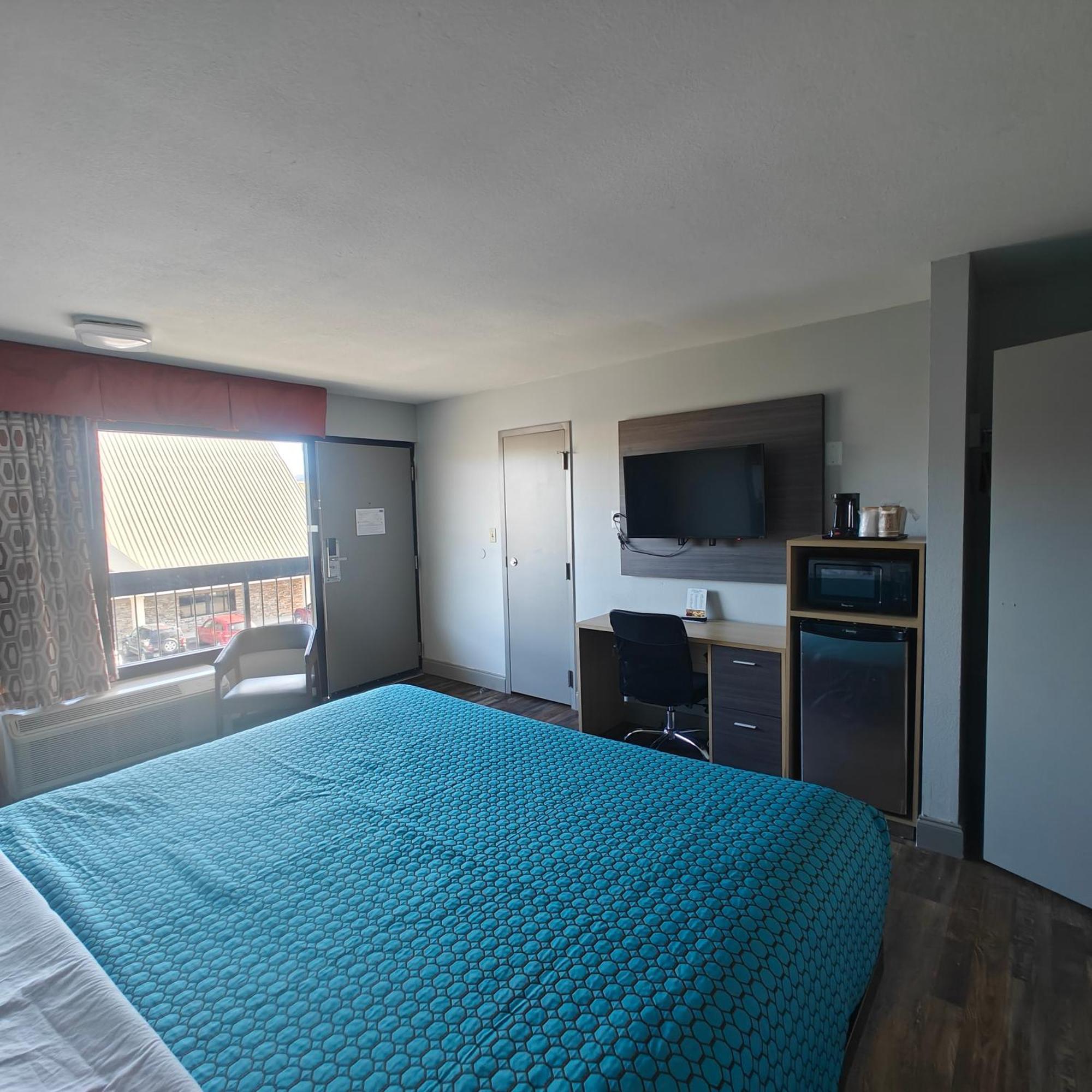 Three-Bedroom Family Suite,1499510722:JPEG
