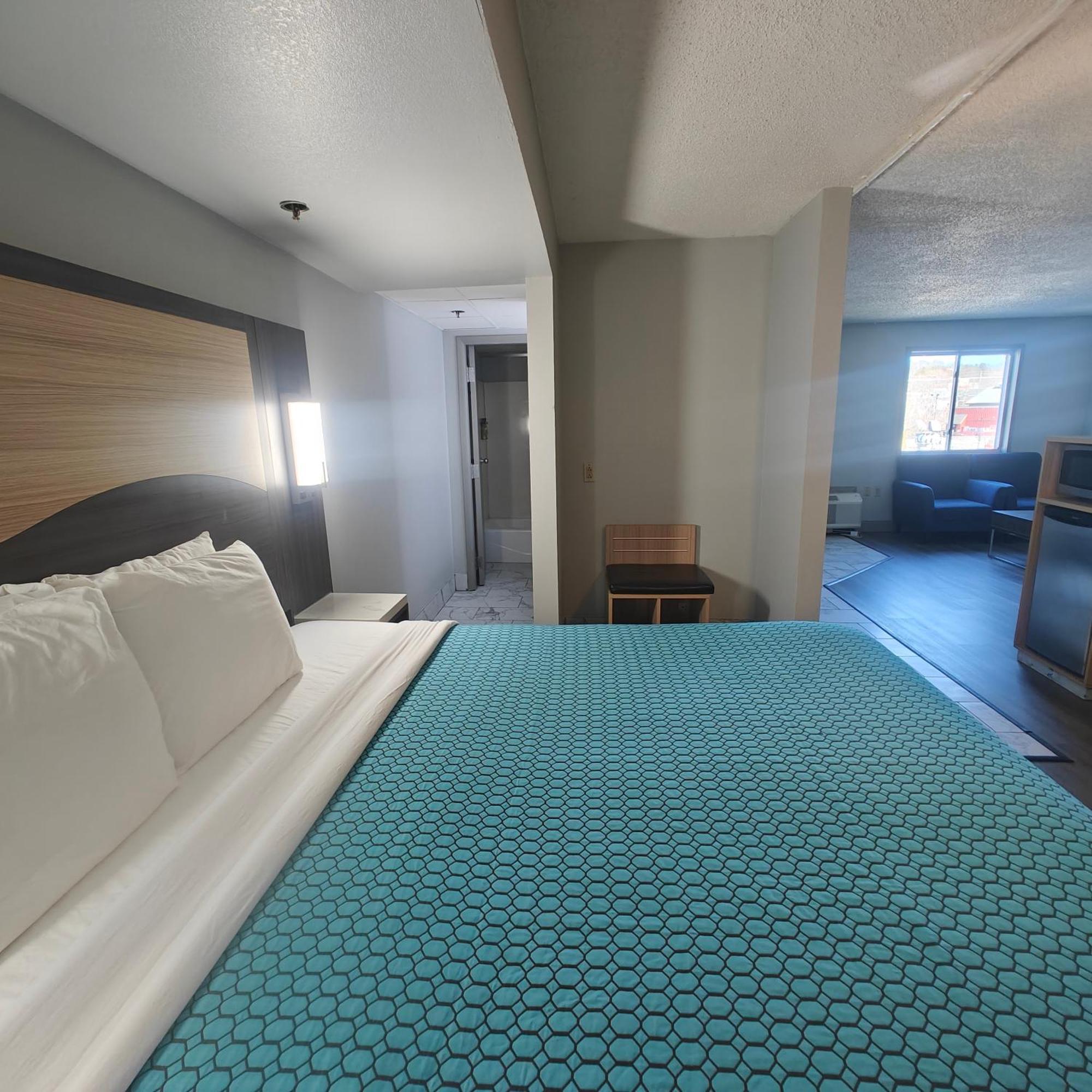 Deluxe King Suite Spa Bath