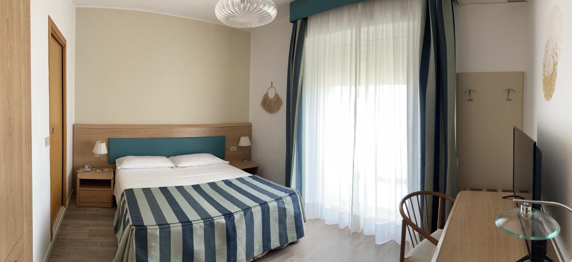 Deluxe Double Room Frontal Sea View,1499525053:JPEG