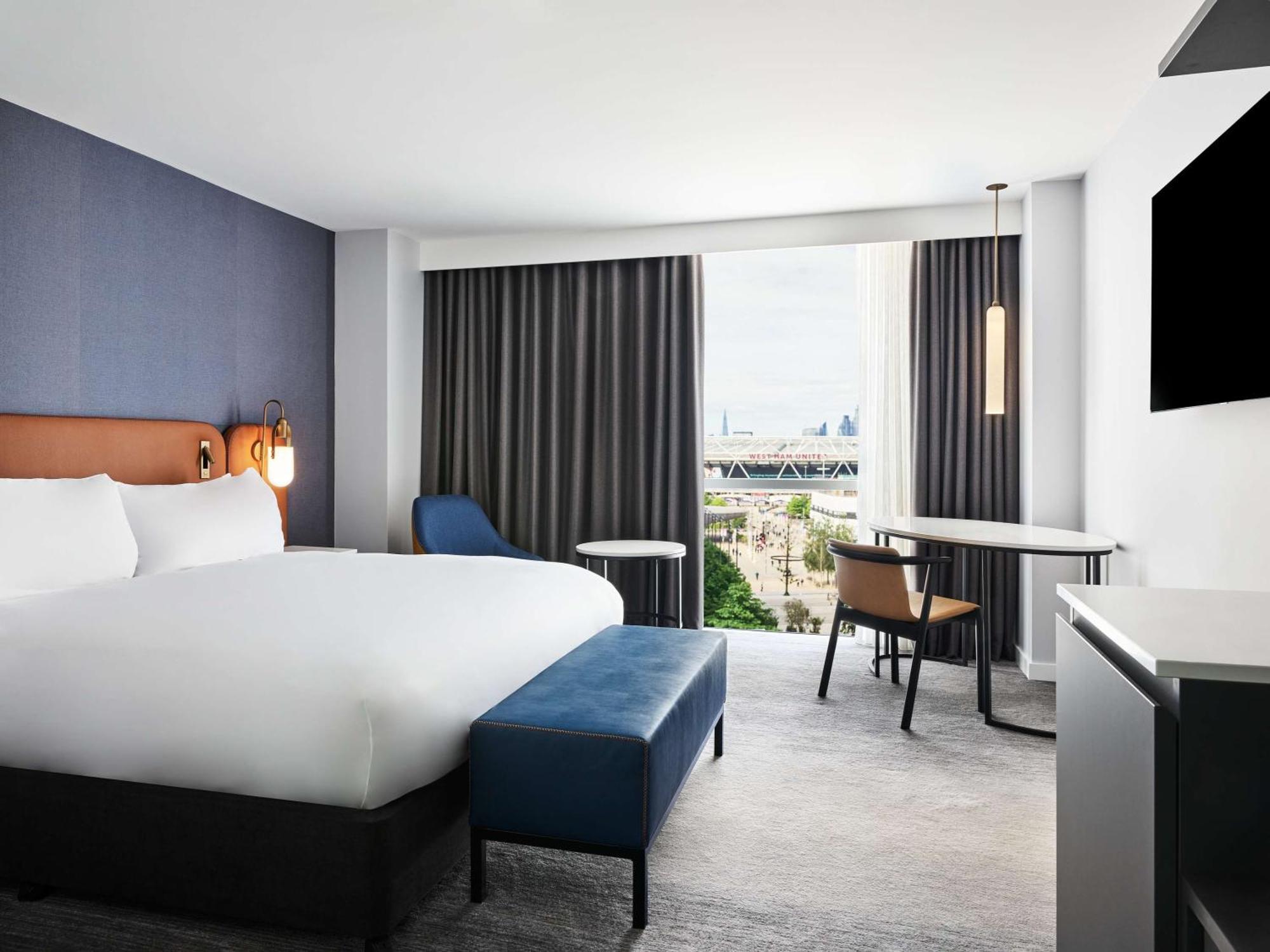 Deluxe King Room Olympic Park View,1499529943:JPEG