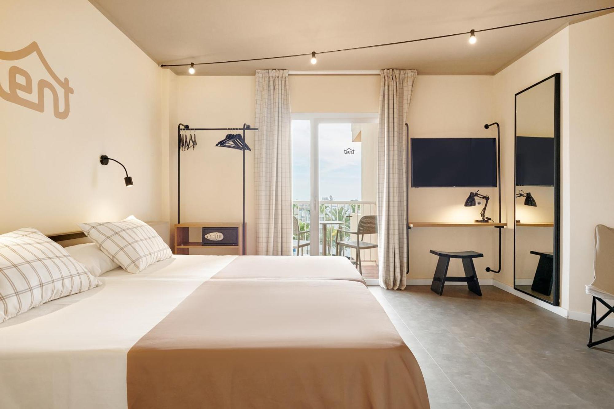 Double Room  - Unlimited Brunch (2 Adults + 1 Child)