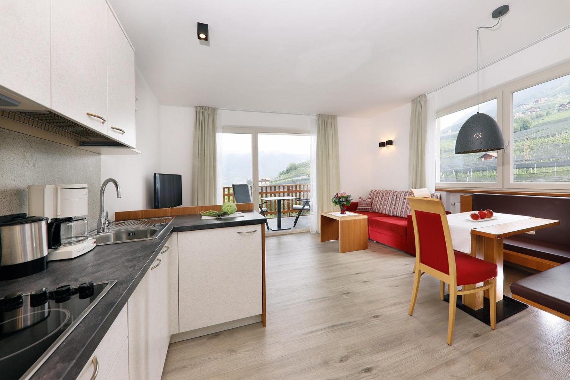 Superior One-Bedroom Apartment Balcony,1499636638:JPEG