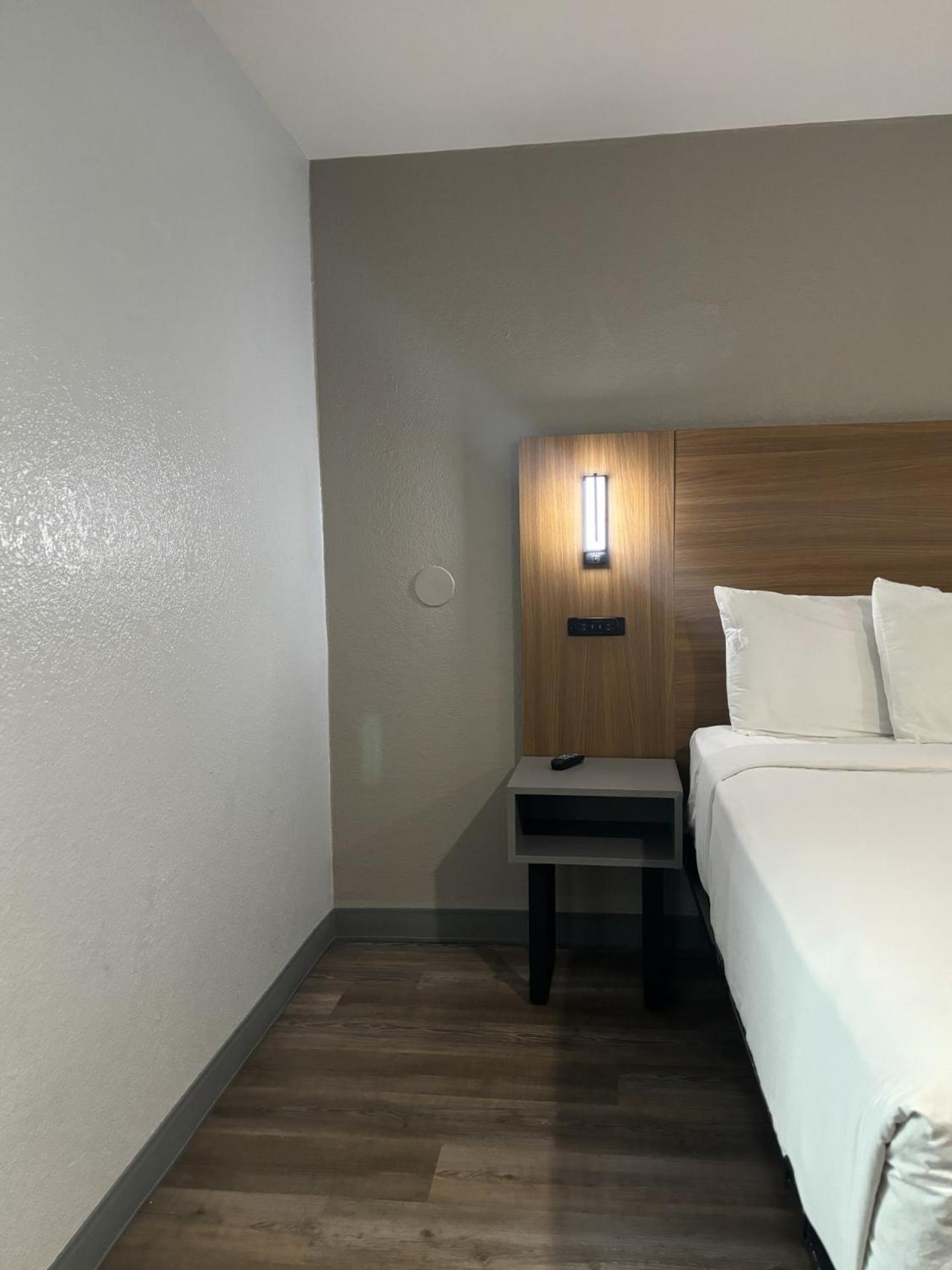 1 King Bed  Non-Smoking
