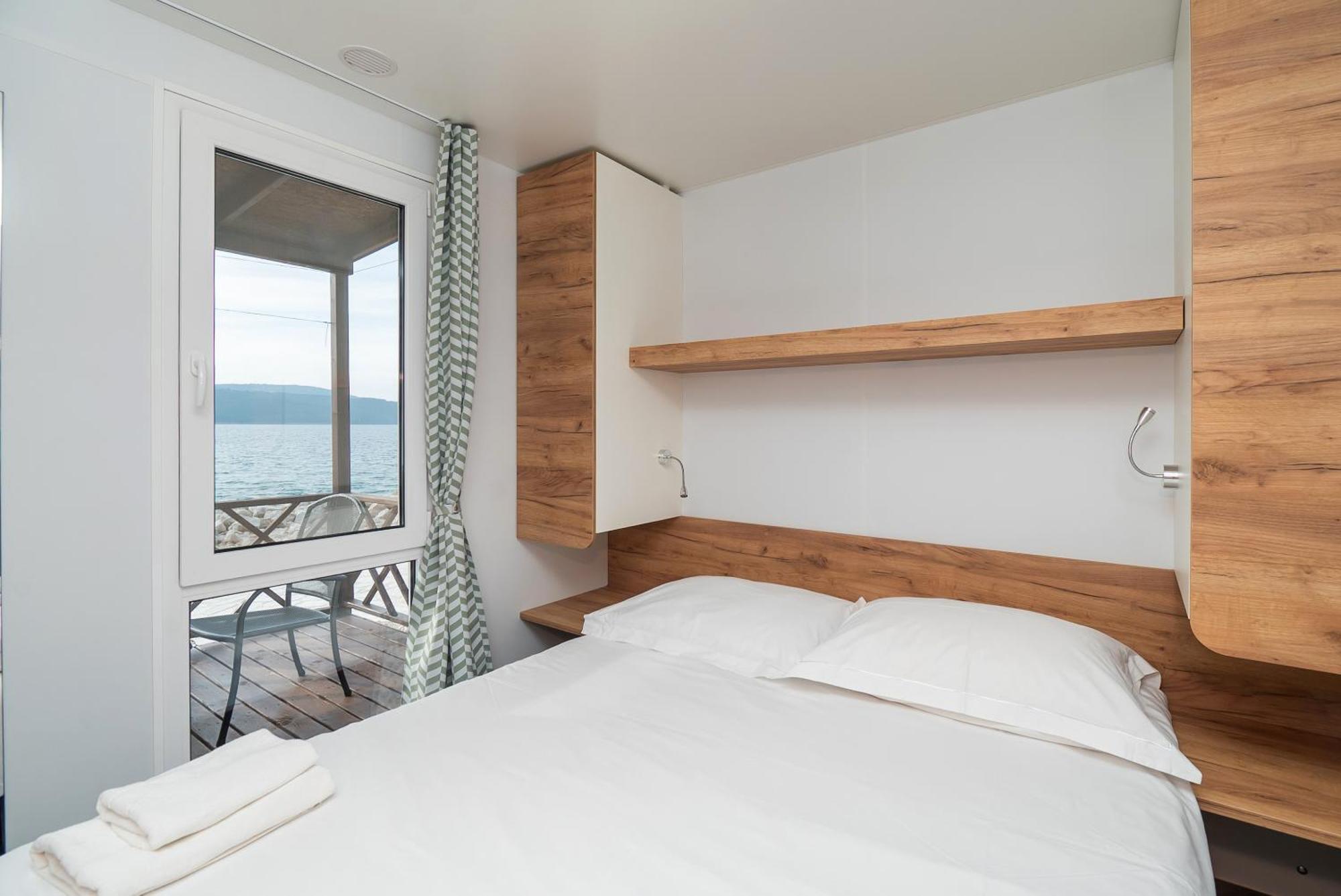 Premium Beach Two-Bedroom Mobile Home Terrace Sea View