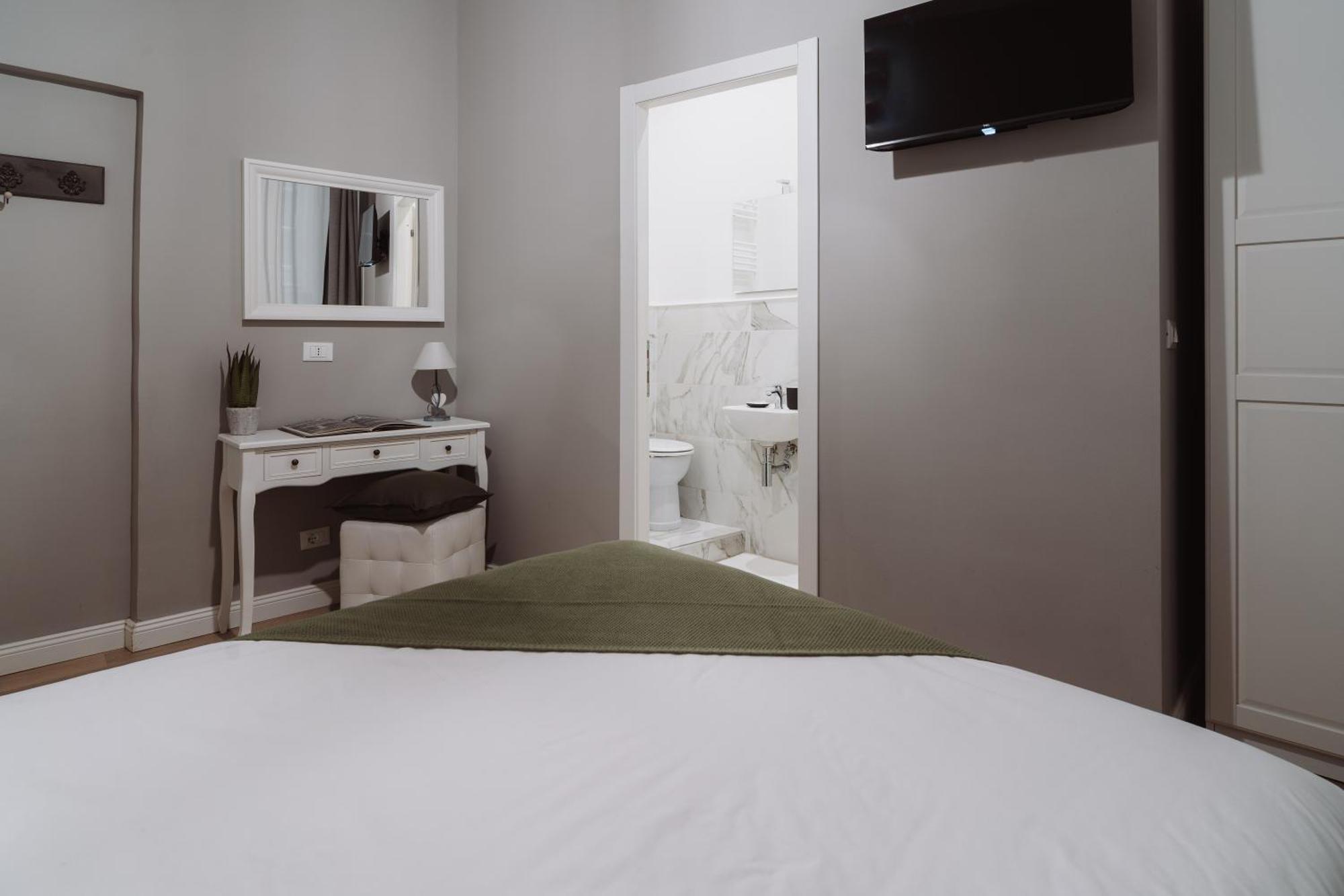 Double Room Private Bathroom