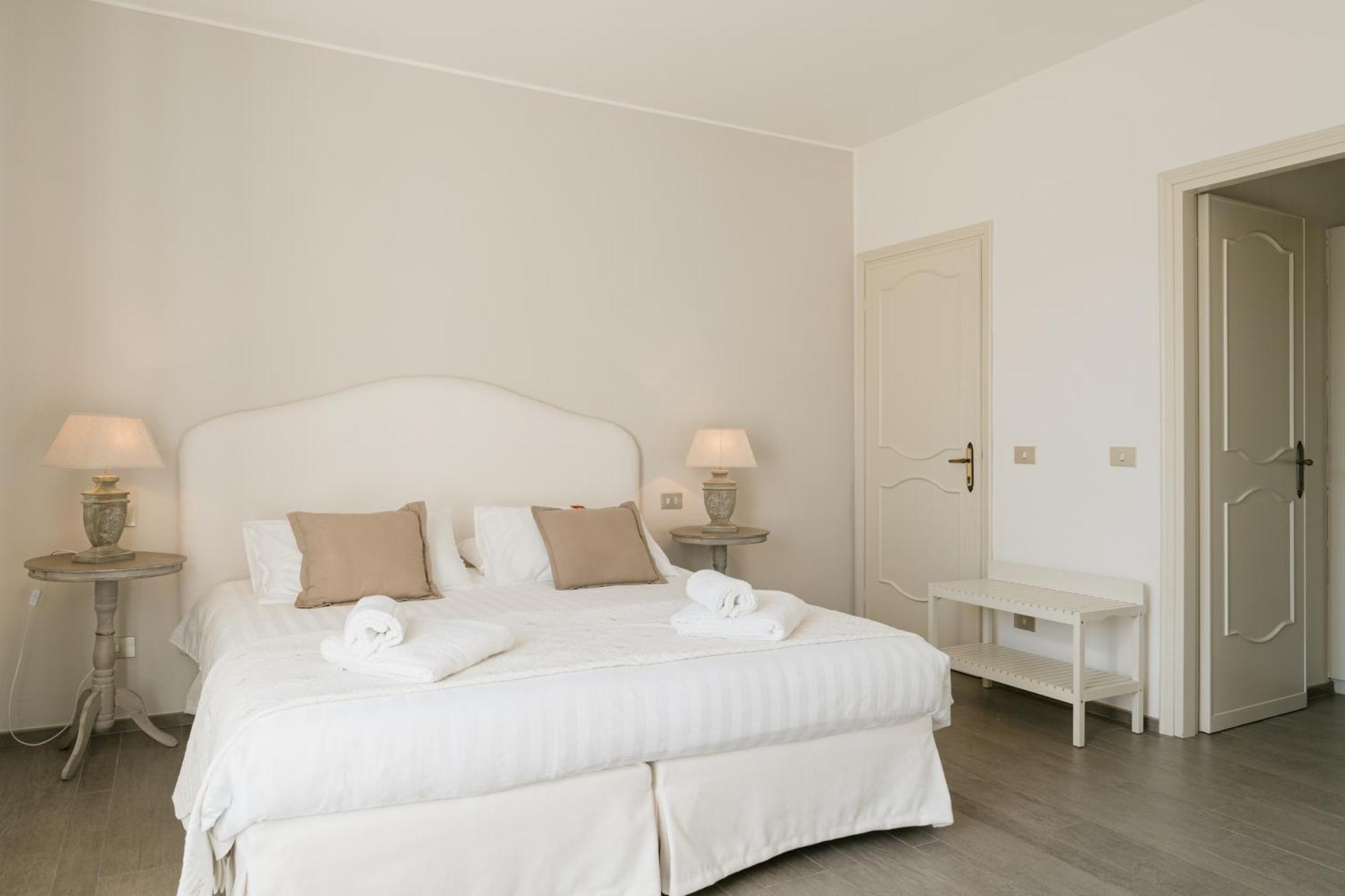 Double or Twin Room Lake View