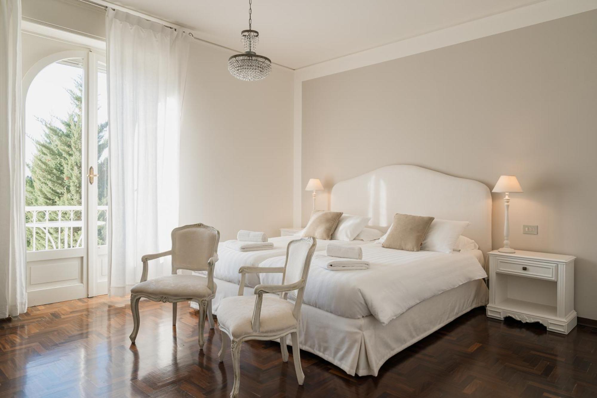 Double or Twin Room Lake View