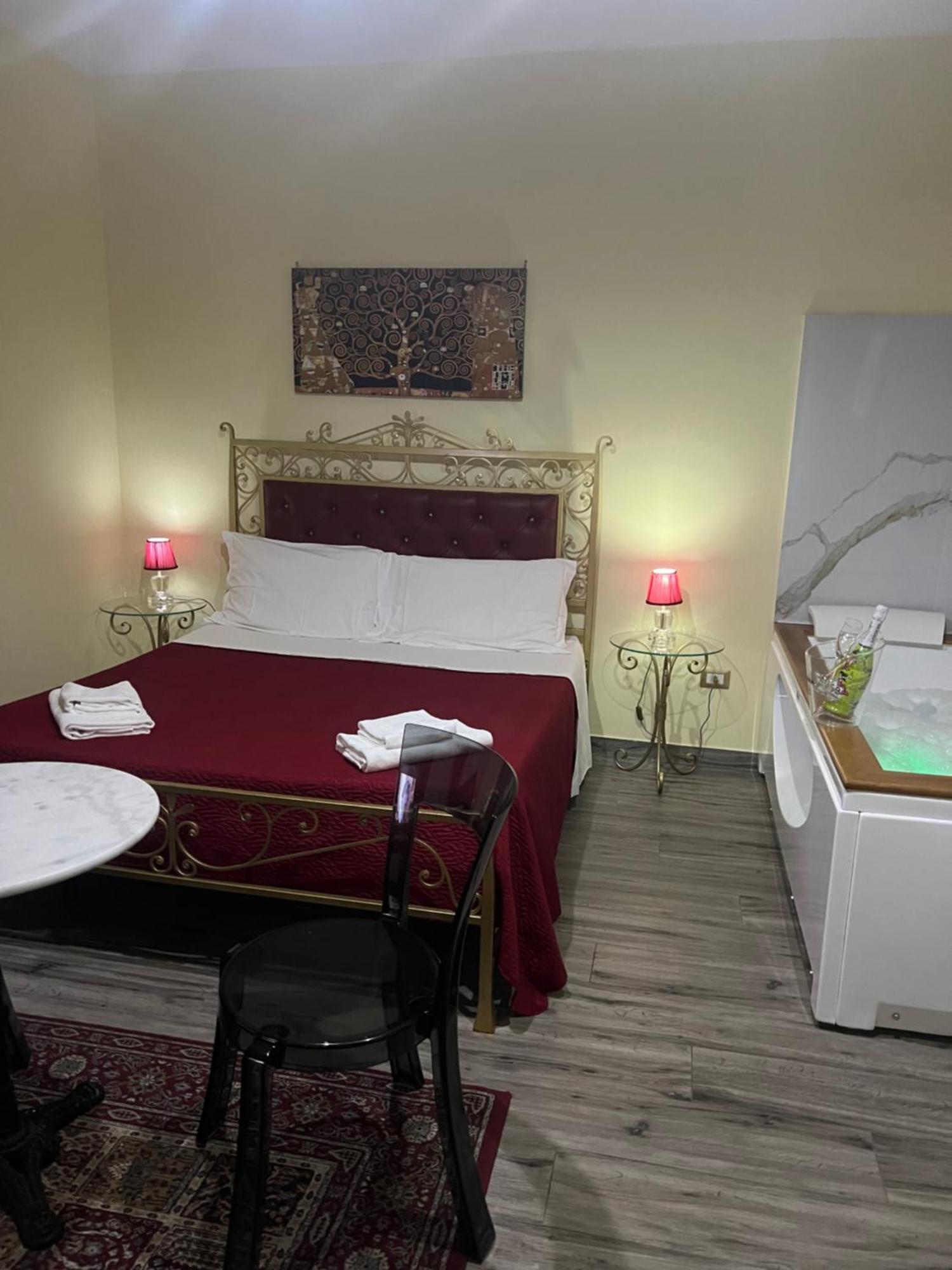 Deluxe Suite Spa Bath