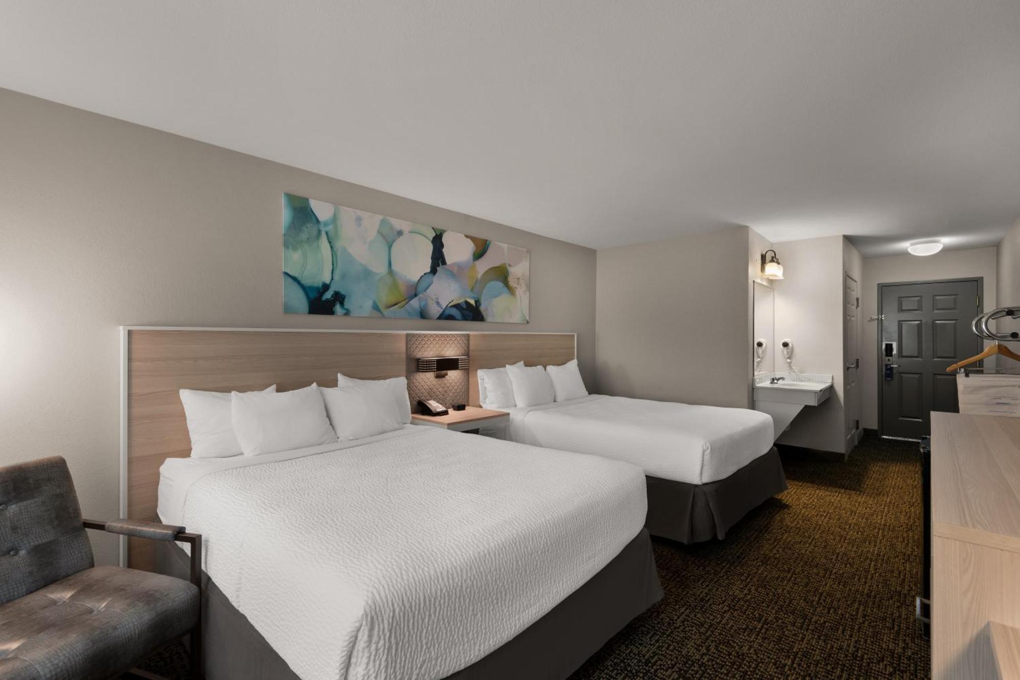 Queen Room Two Queen Beds Mobility Access or Non-Smoking