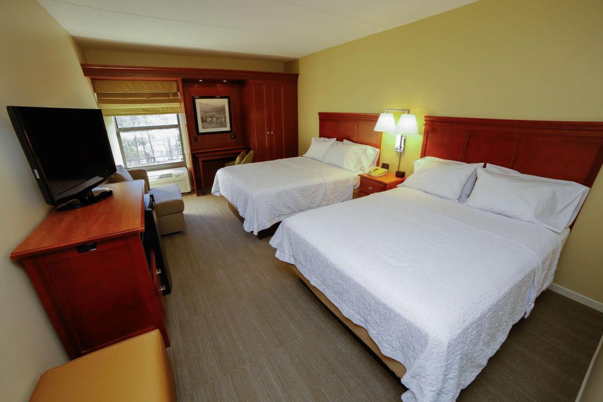 Room with Two Queen Beds - Non-Smoking,1509864781:JPEG