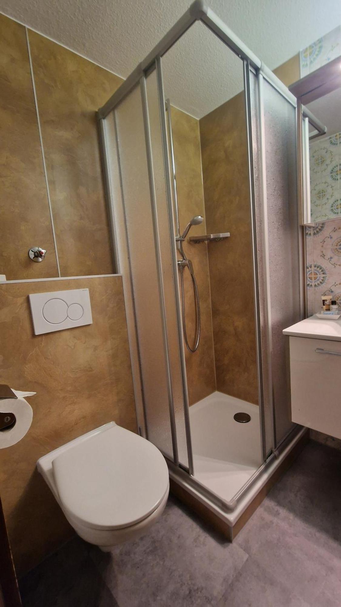 Standard Single Room Shower