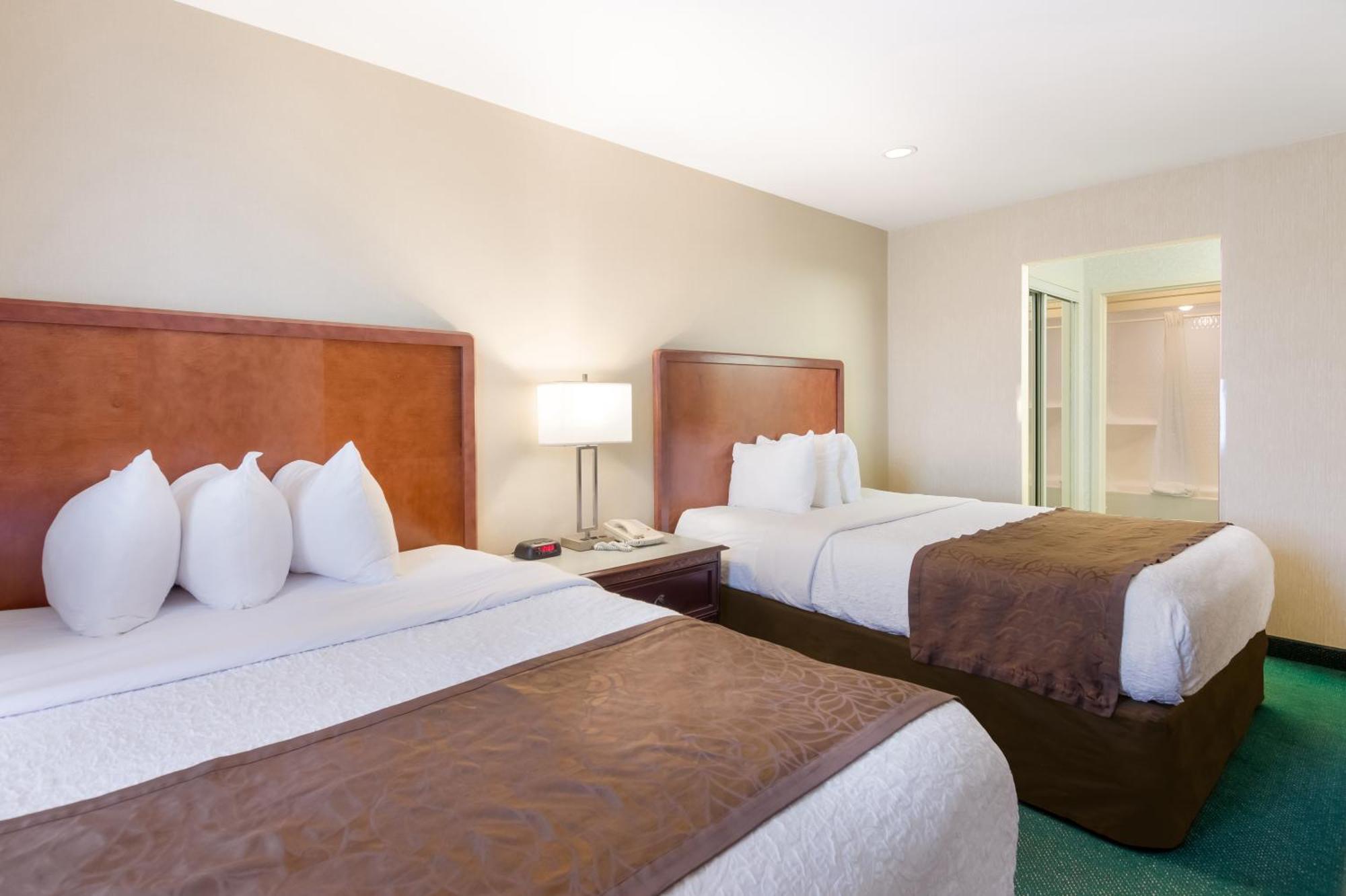 Queen Suite Two Queen Beds Sofa Bed Non-Smoking