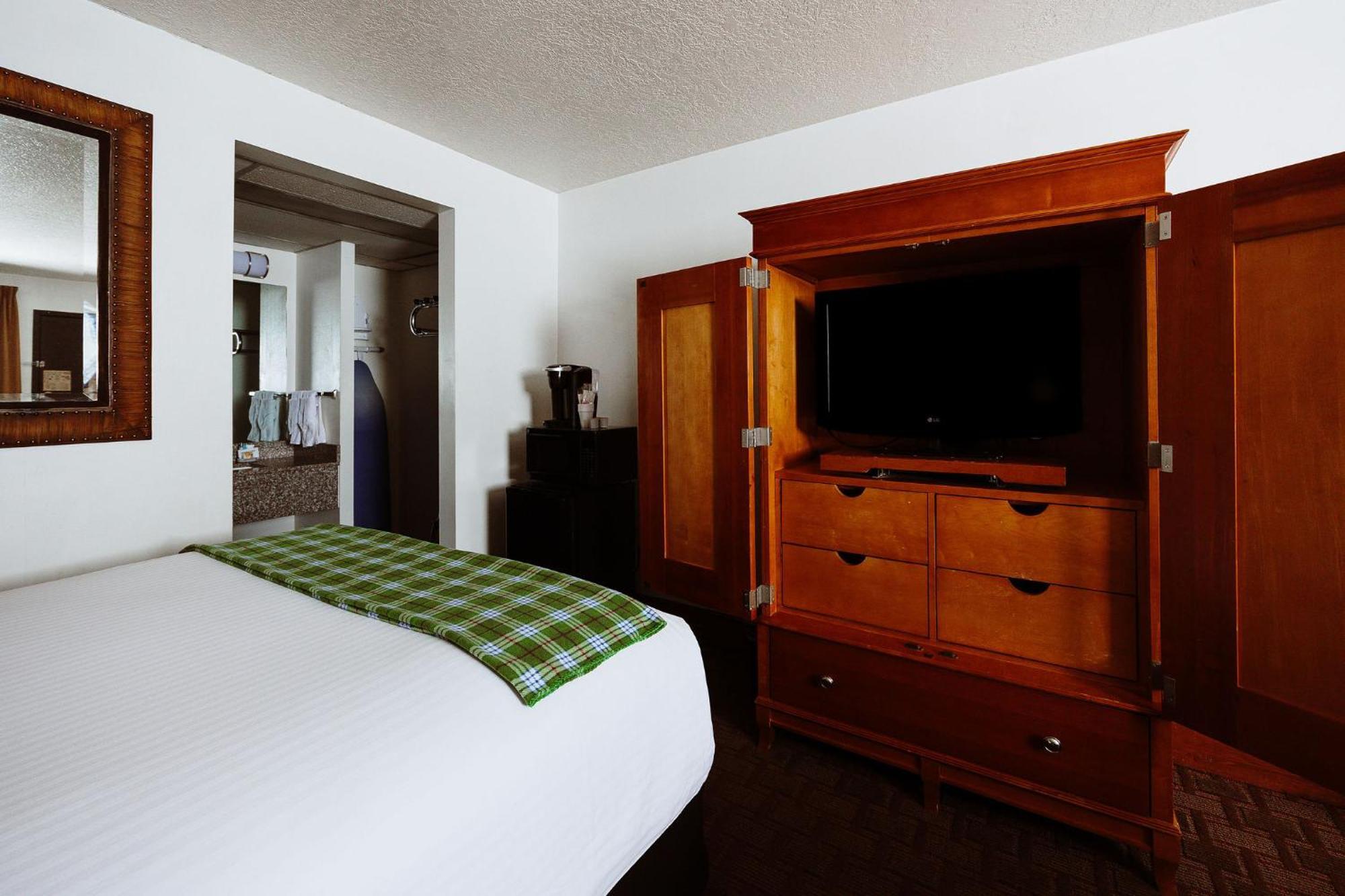 Queen Room Two Queen Beds