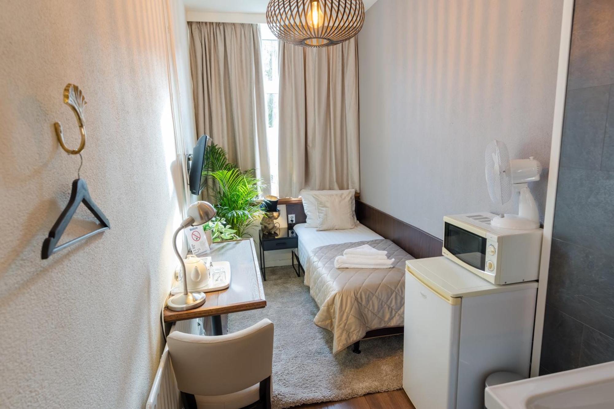 Single Room Private Bathroom