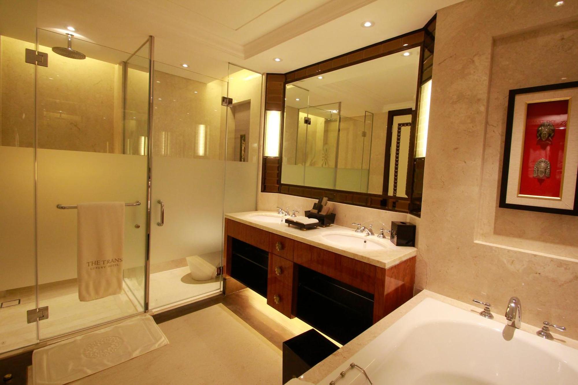 Premier King Room
