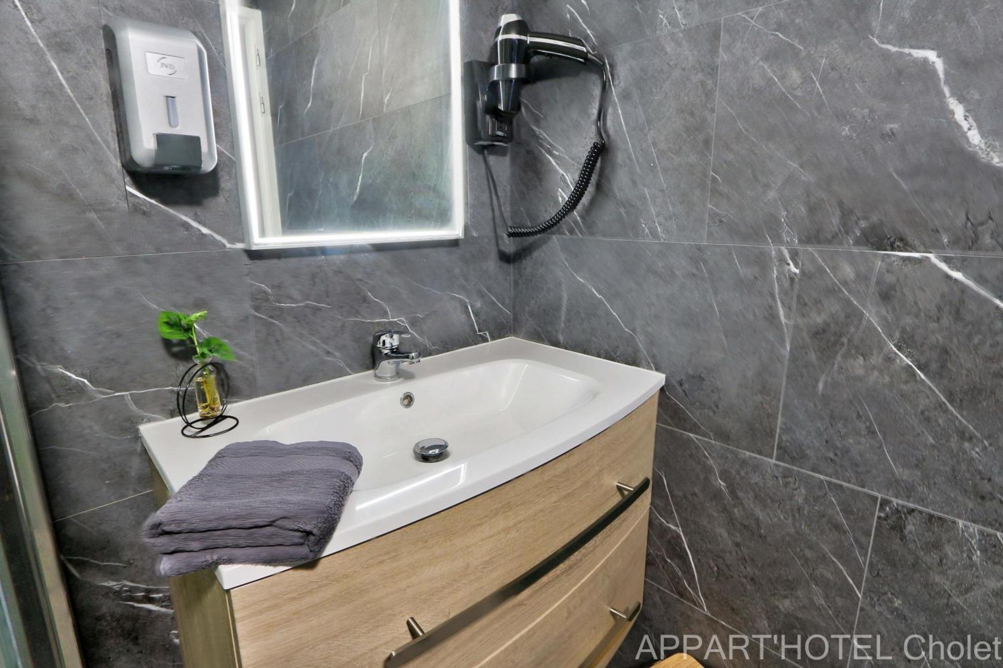 Superior One-Bedroom Apartment,1766518617:JPEG