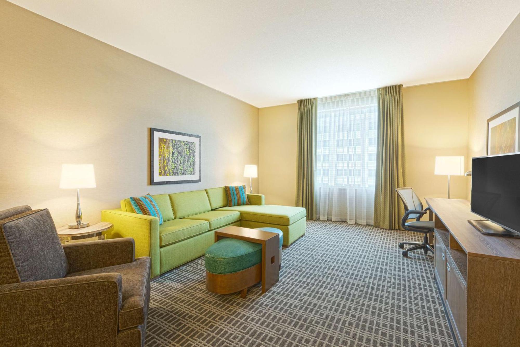 Queen Suite Two Queen Beds Park View Non-Smoking