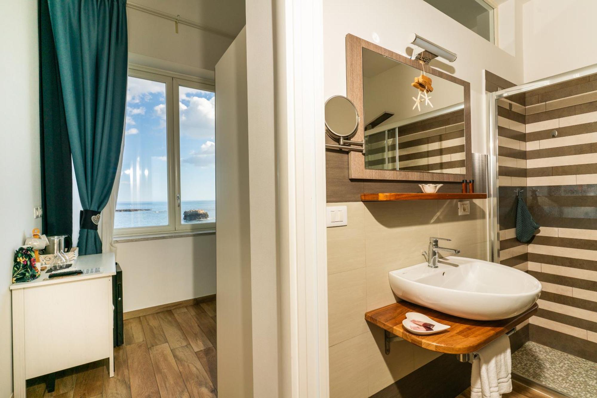 Queen Room Sea View