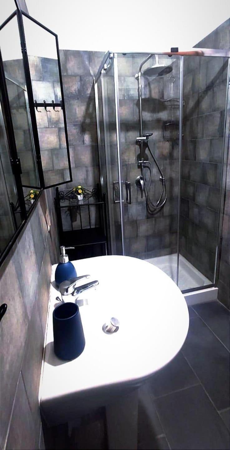 Triple Room Private Bathroom,1627231193:JPEG