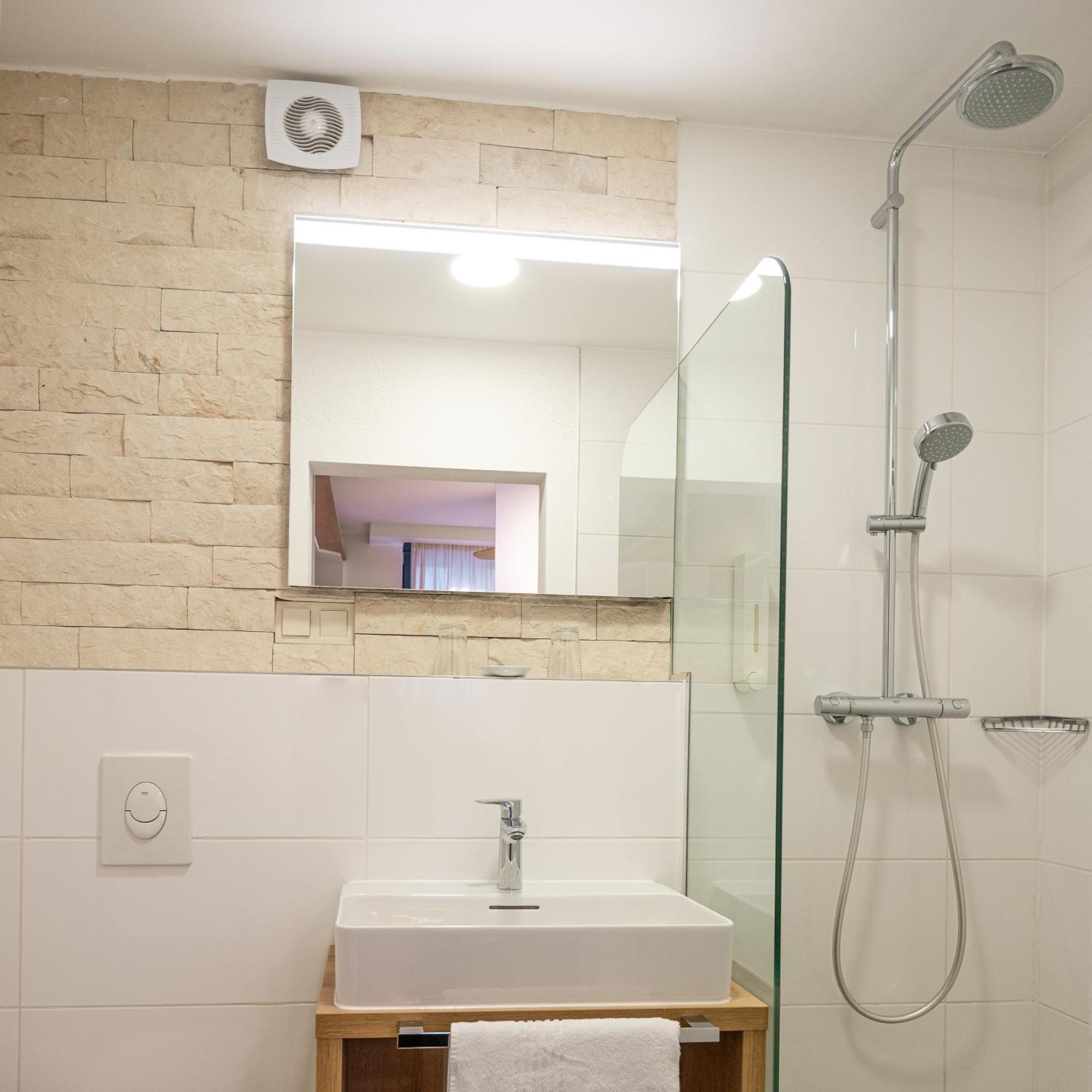 Standard Double Room Souterrain,1509251398:JPEG