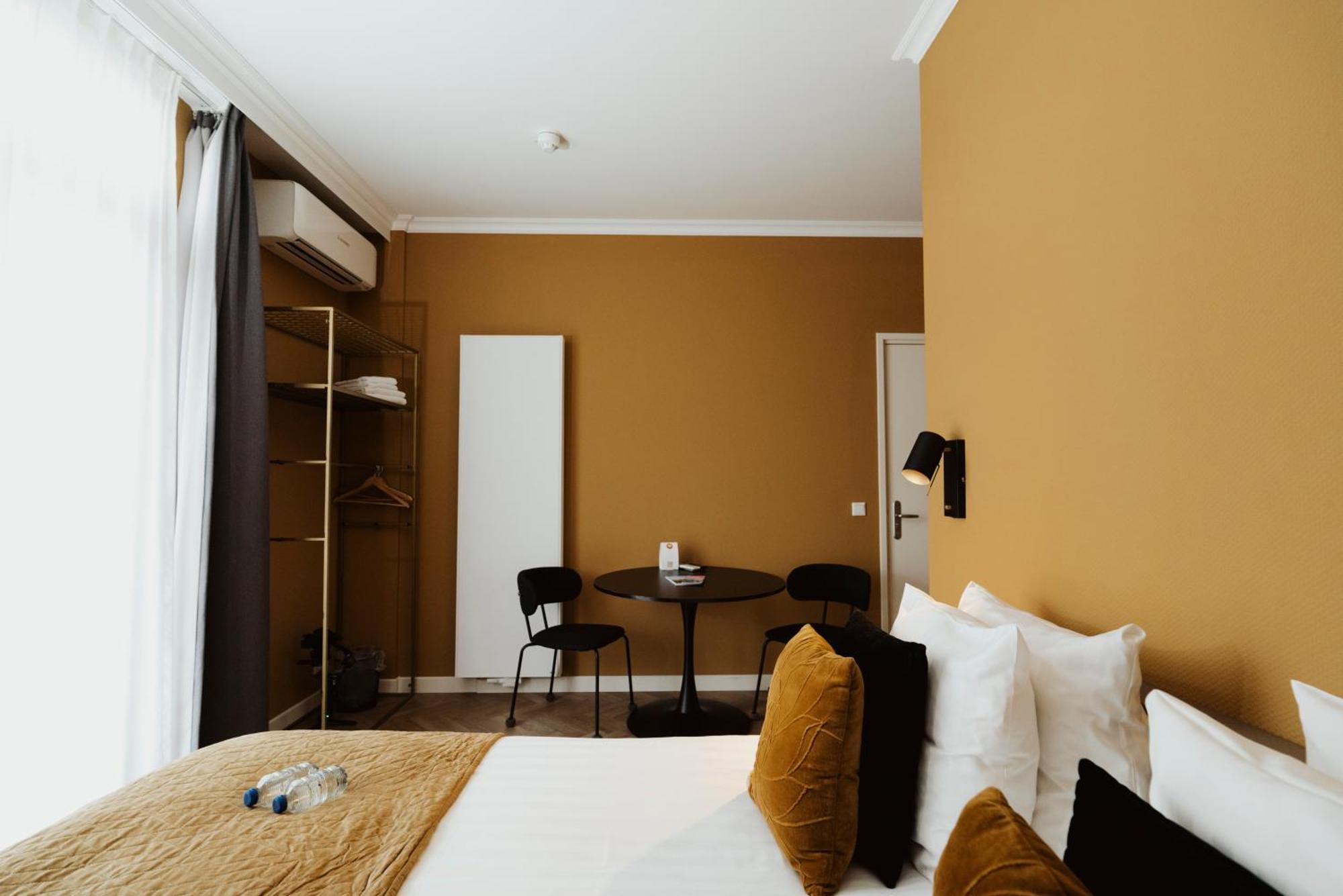 Balcony Room