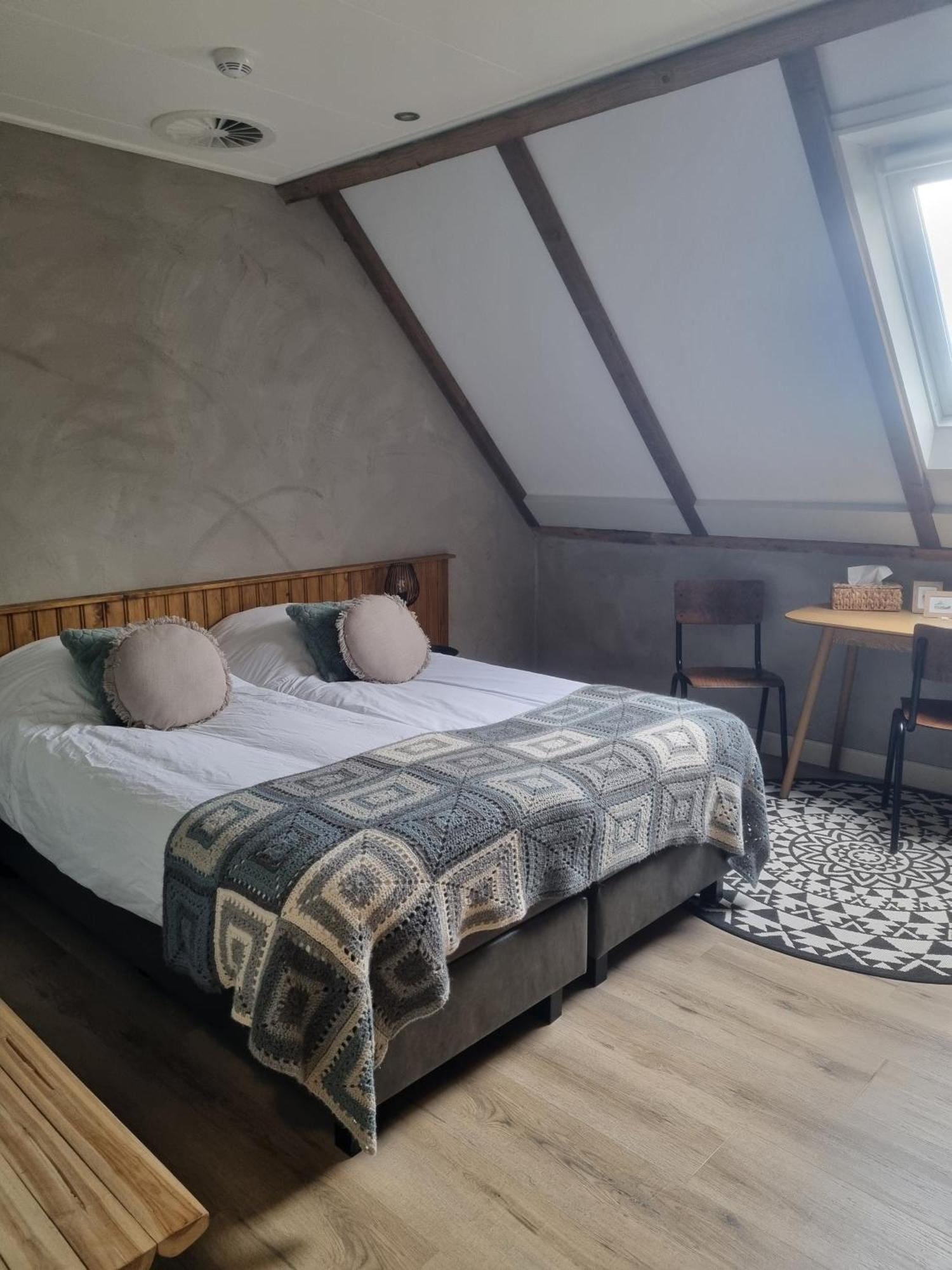 Double Room Private Bathroom