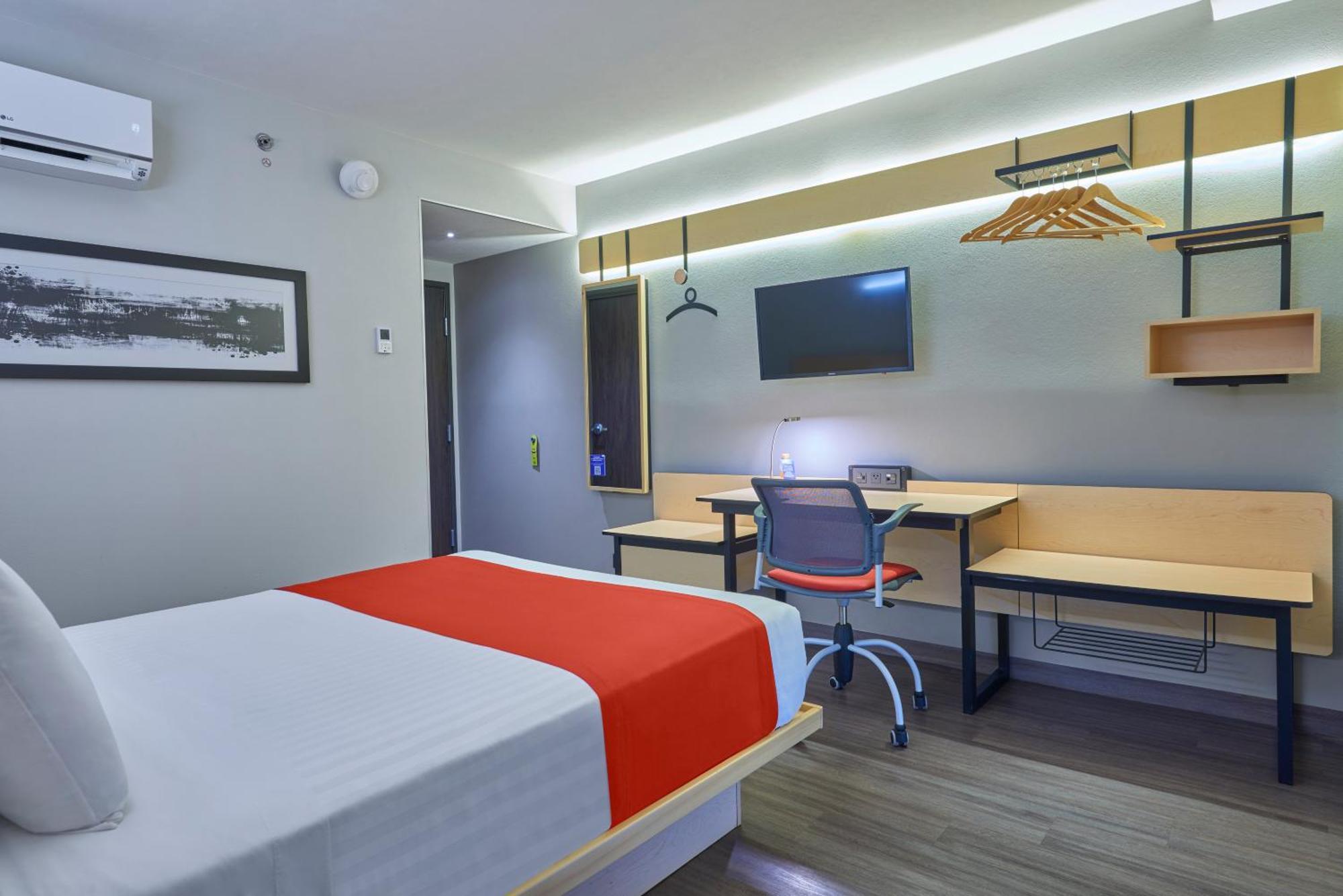 Queen Room,1553206921:JPEG