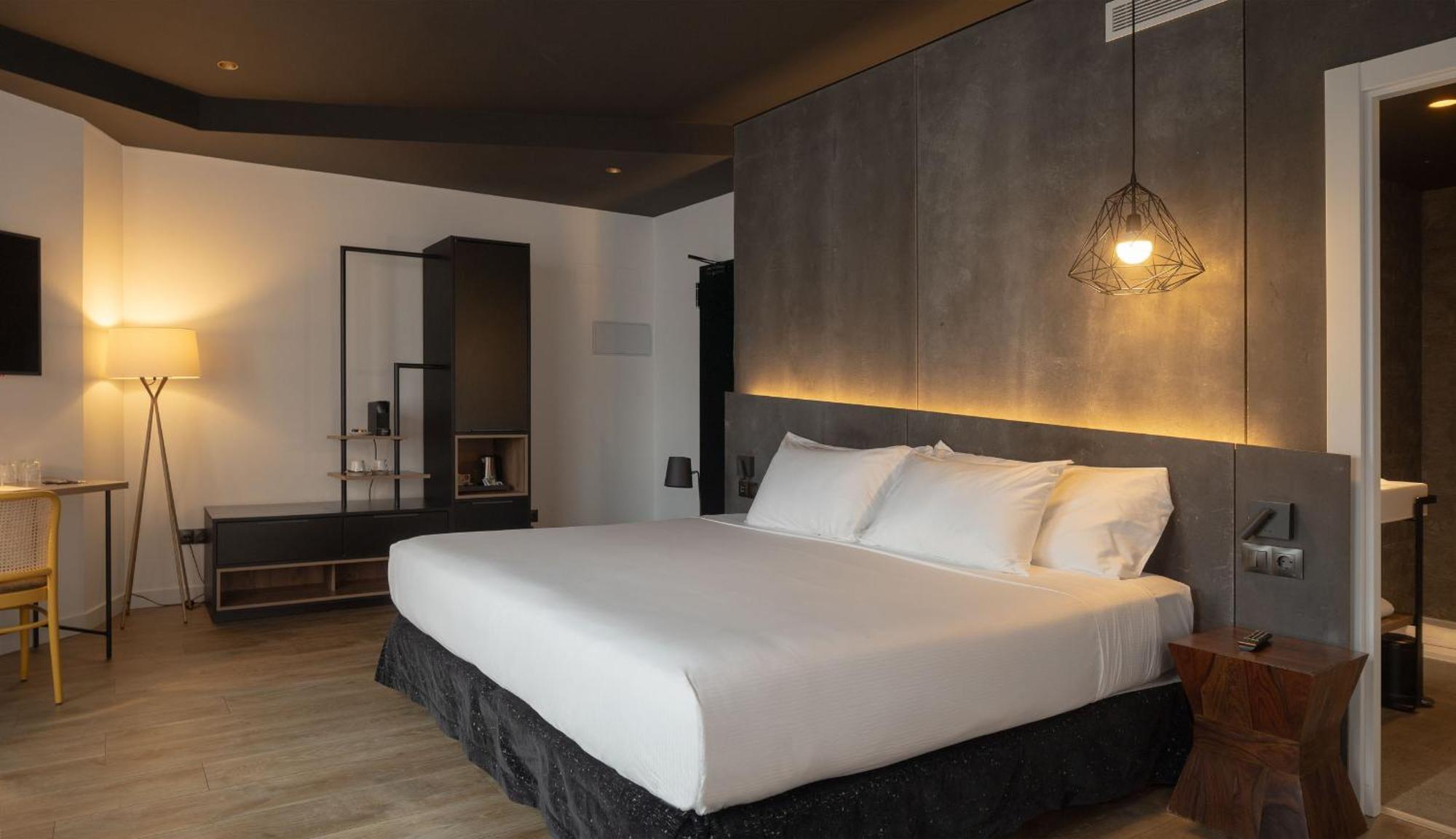 Deluxe King Room River View,1501876759:JPEG