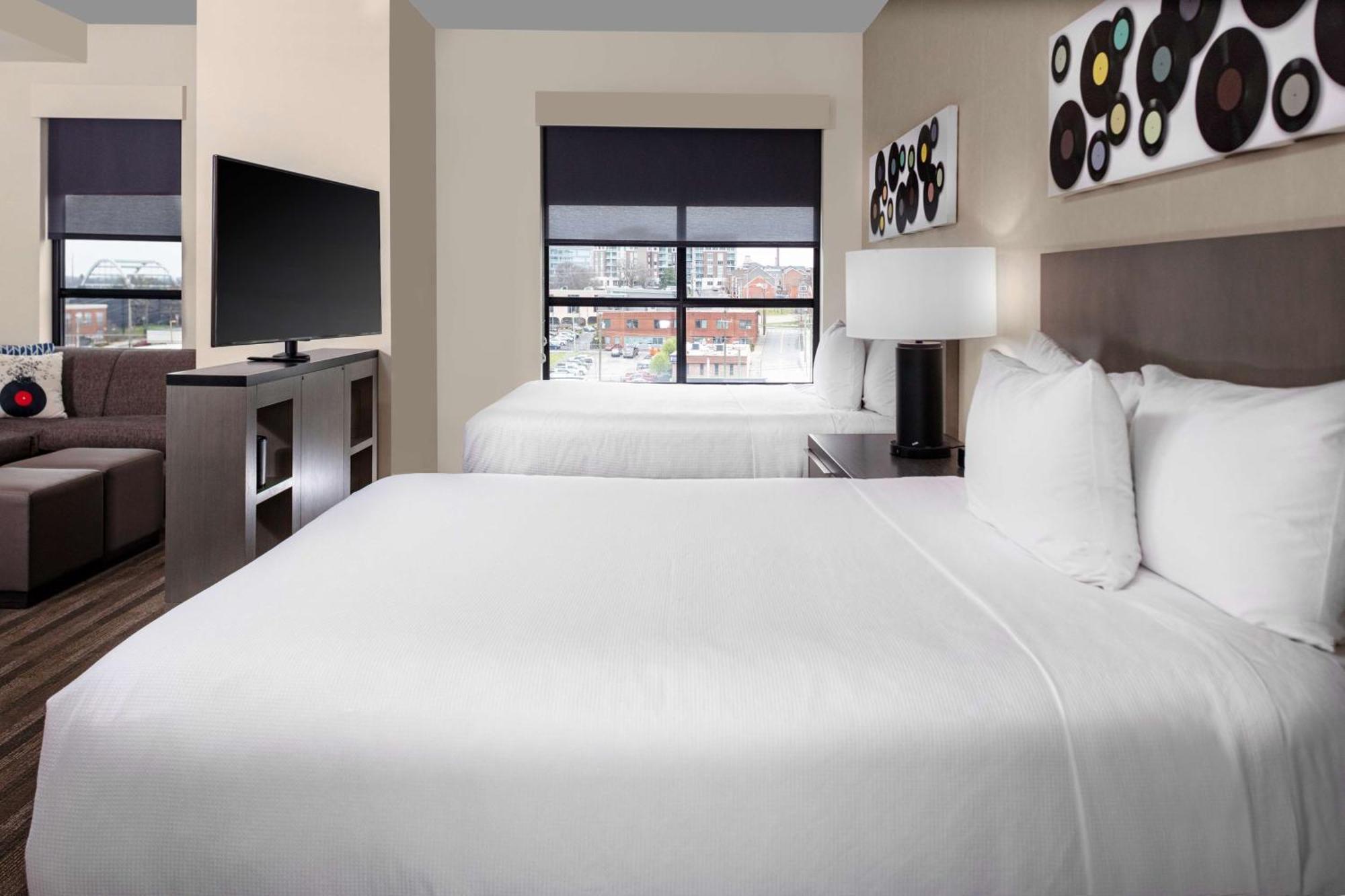 Studio Suite with Two Queen Beds, Sofa Bed and Kitchen,1502768911:JPEG