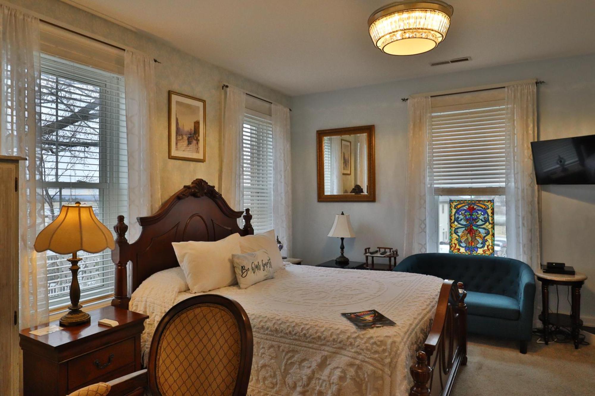 Queen Room Garden View