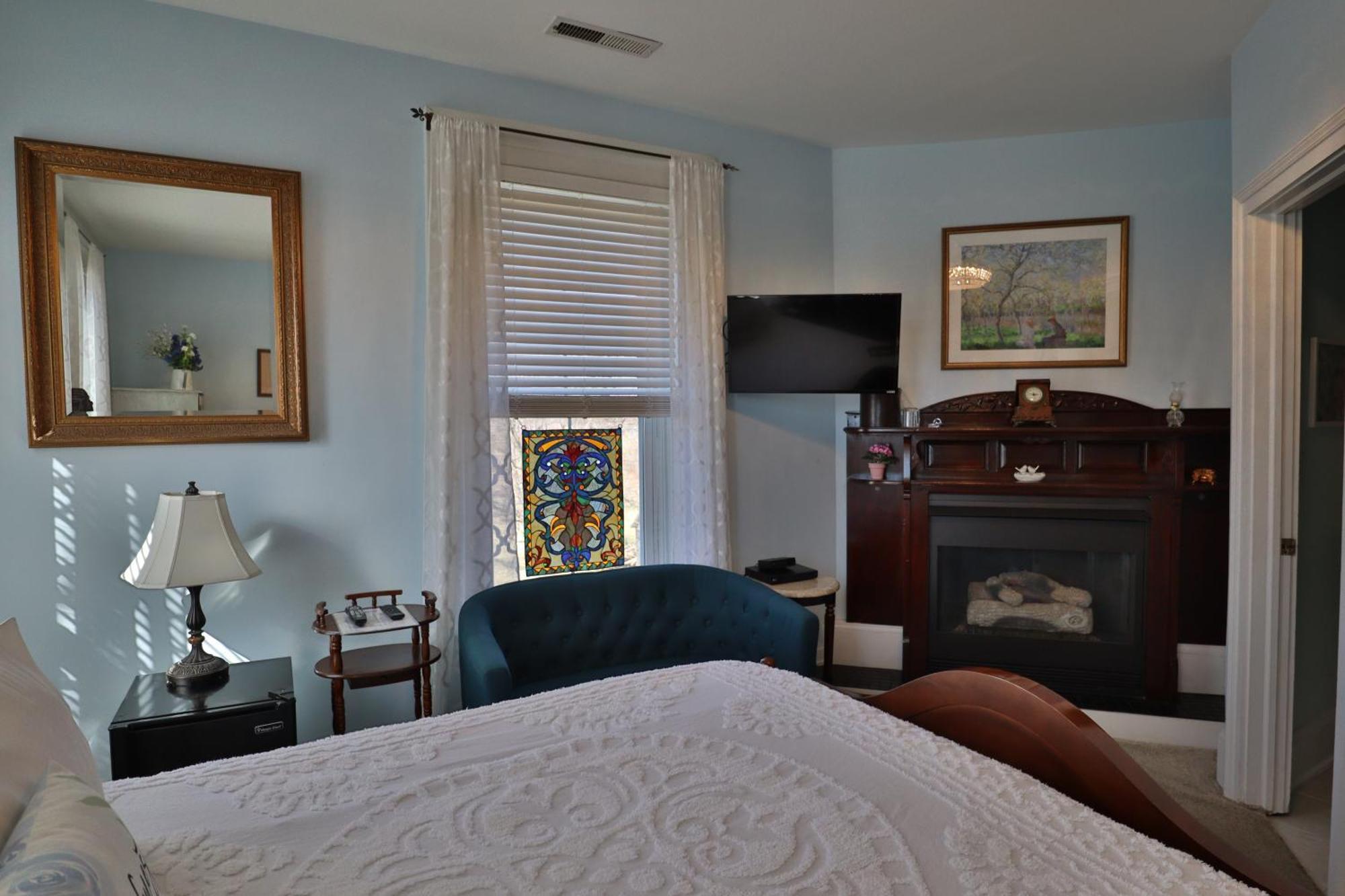 Queen Room Garden View