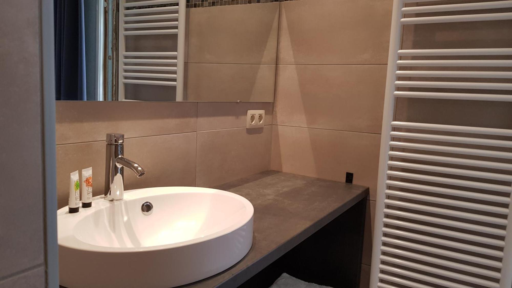 Family Room Private Bathroom