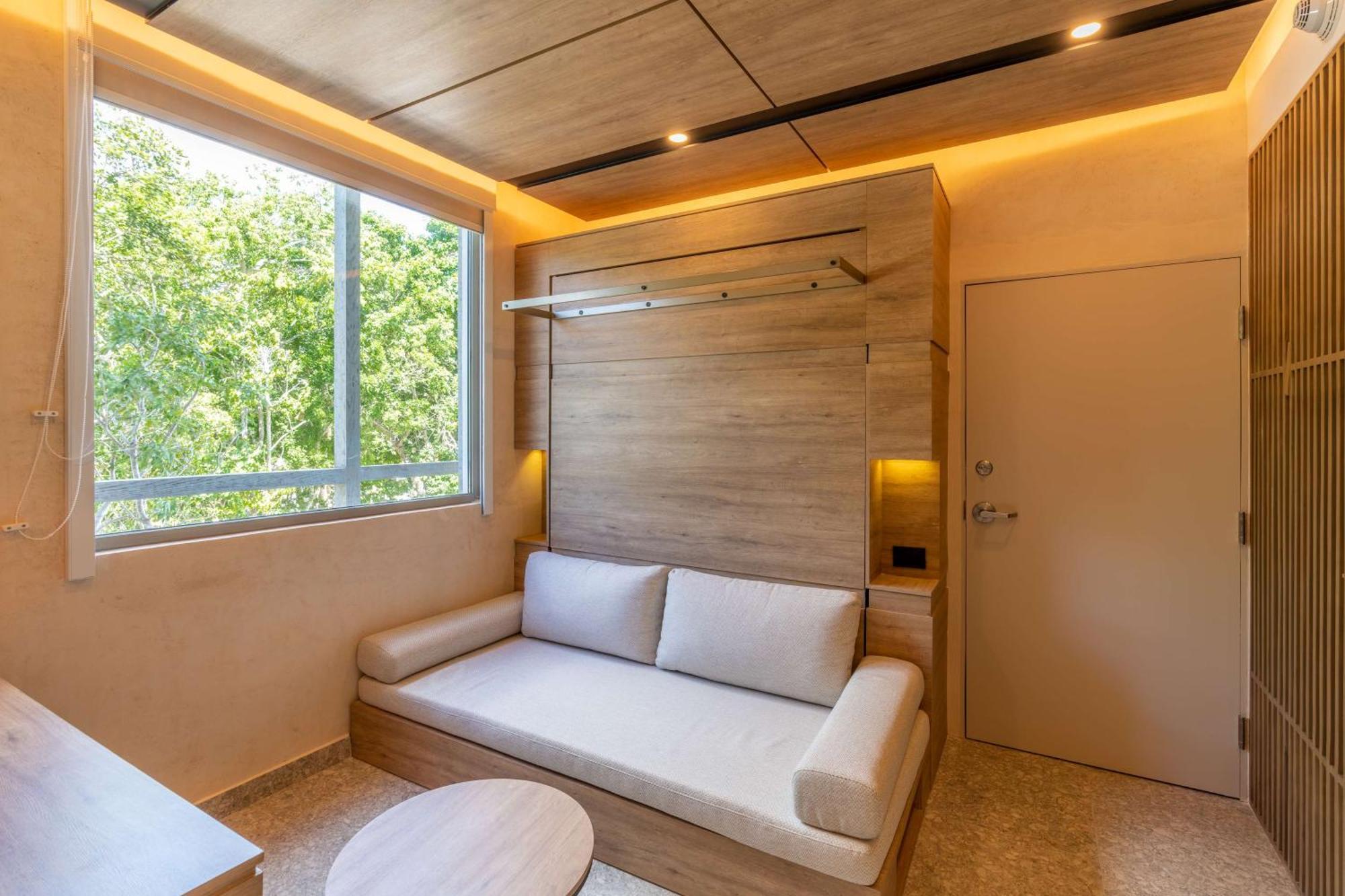 Flex Room with One Queen Wall Bed and Roof Top Access,1506595810:JPEG