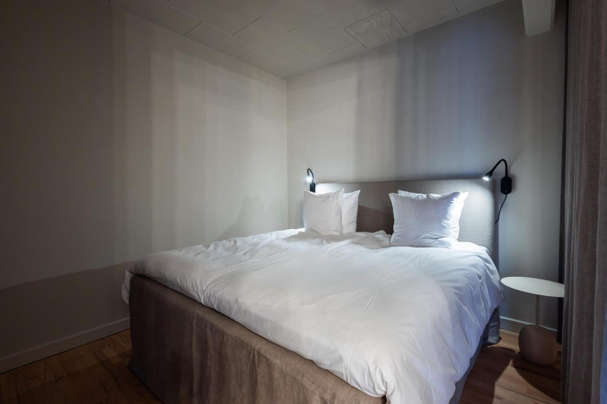 Two-Bedroom Penthouse Balcony & Habour View
