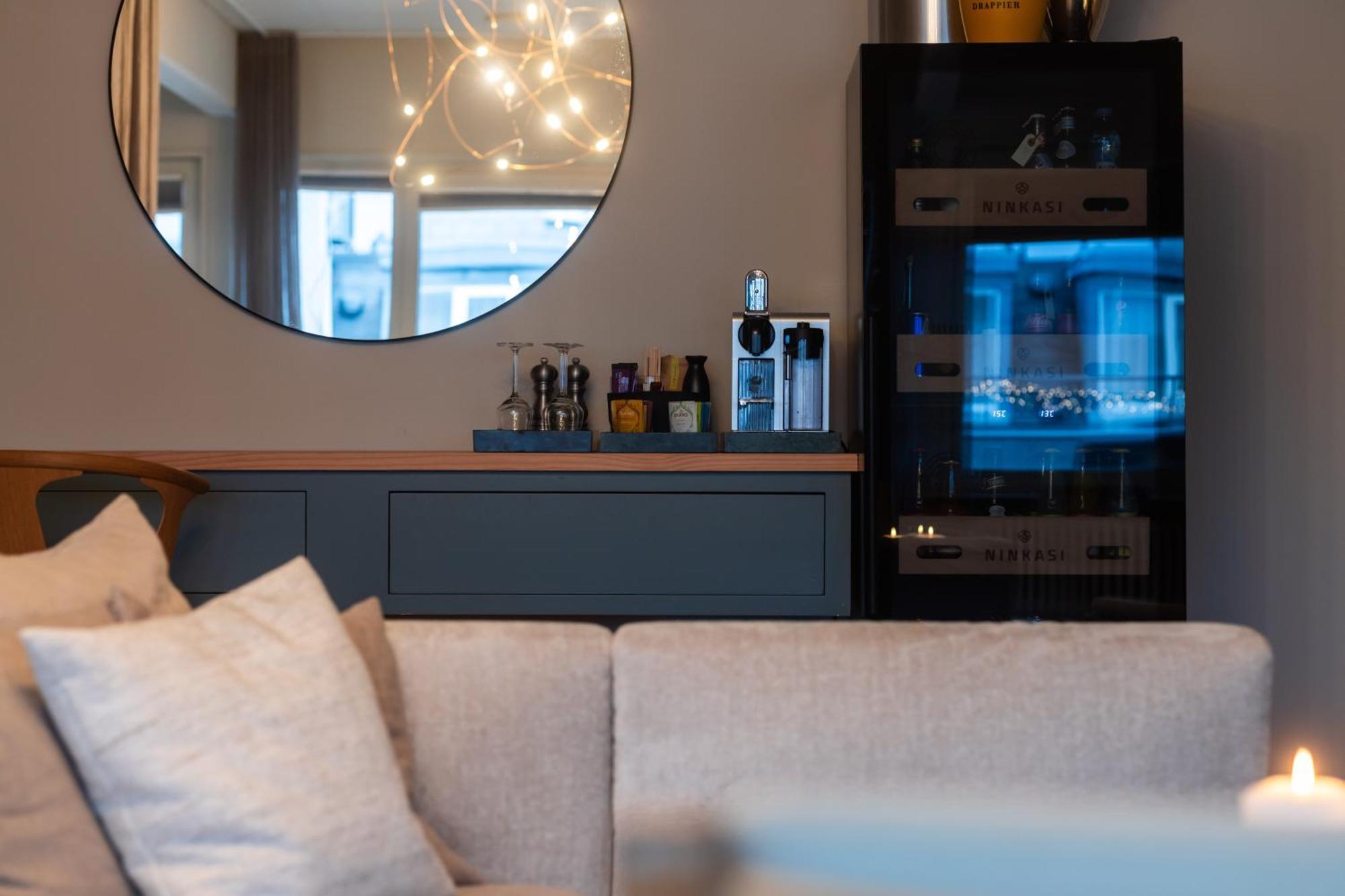 Two-Bedroom Penthouse Balcony & Habour View