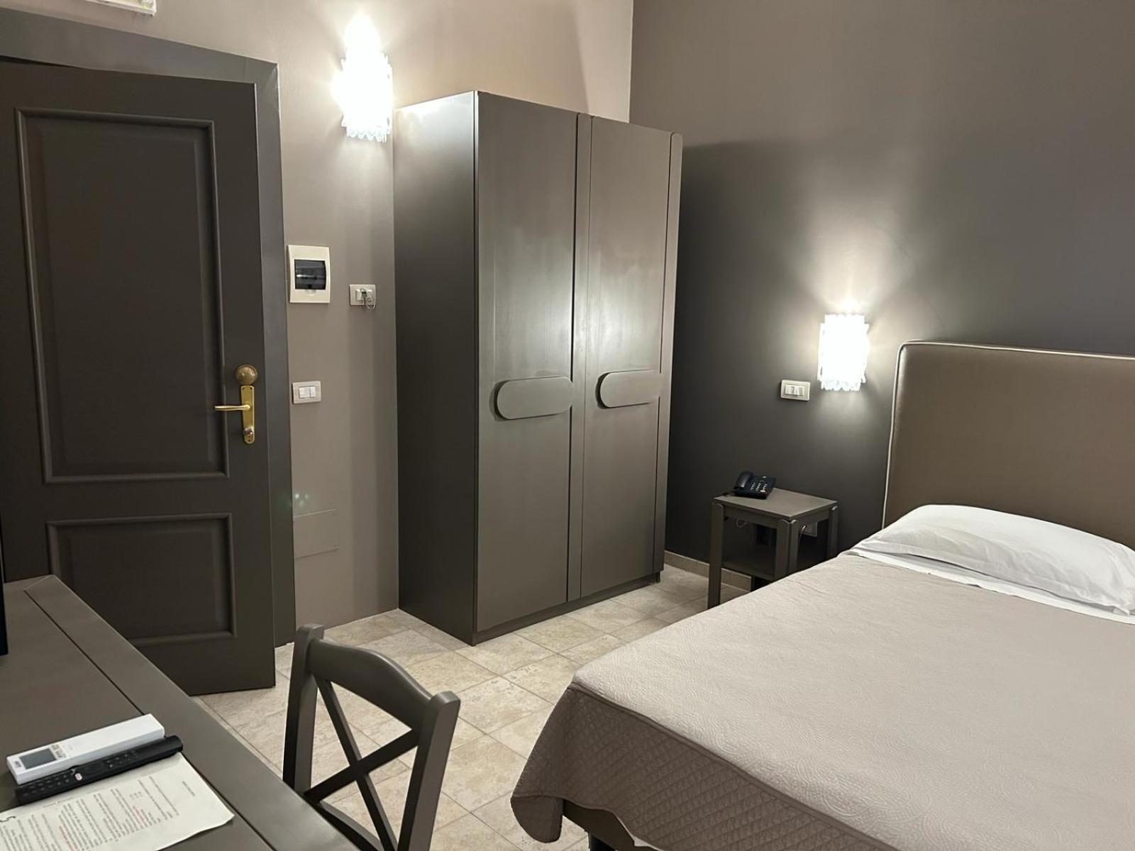 Deluxe Double or Twin Room Side Sea View