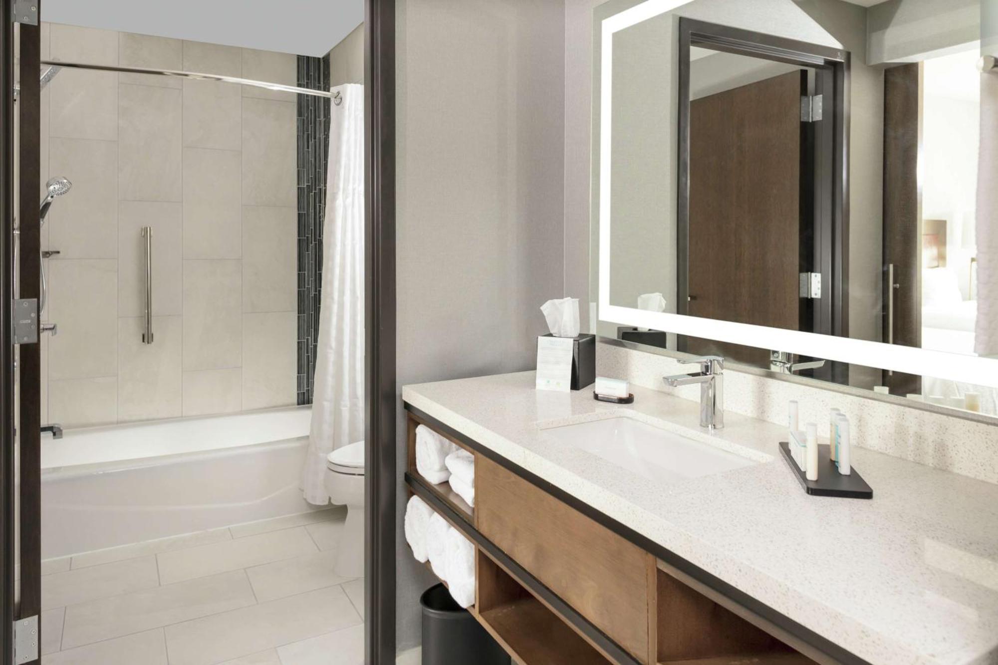 Two-Room Suite Two Queen Beds