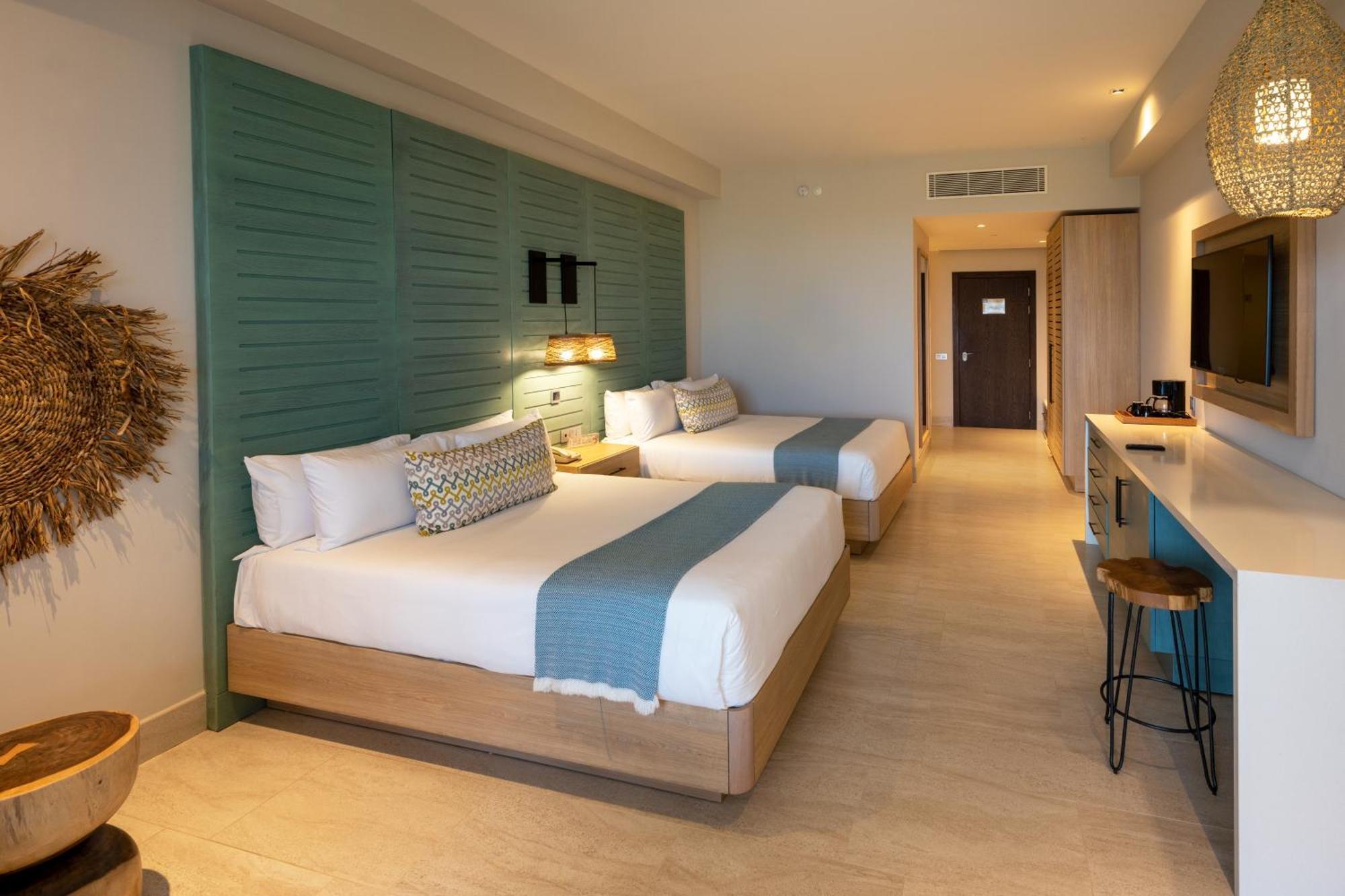 Resort Queen Tropical Junior Suite