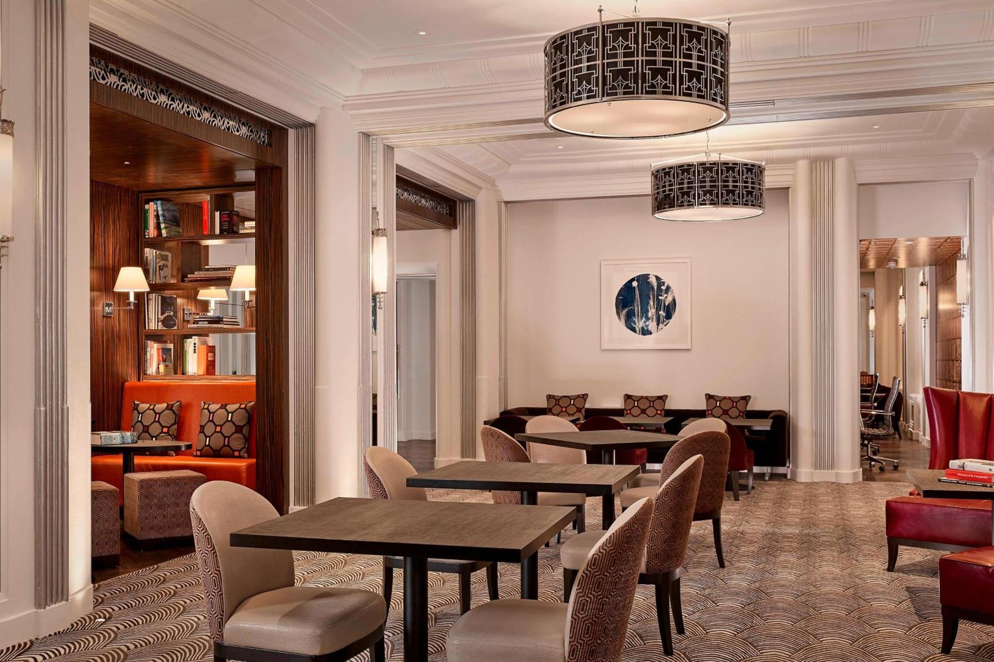 One-Bedroom King Suite Park View Club Lounge Access