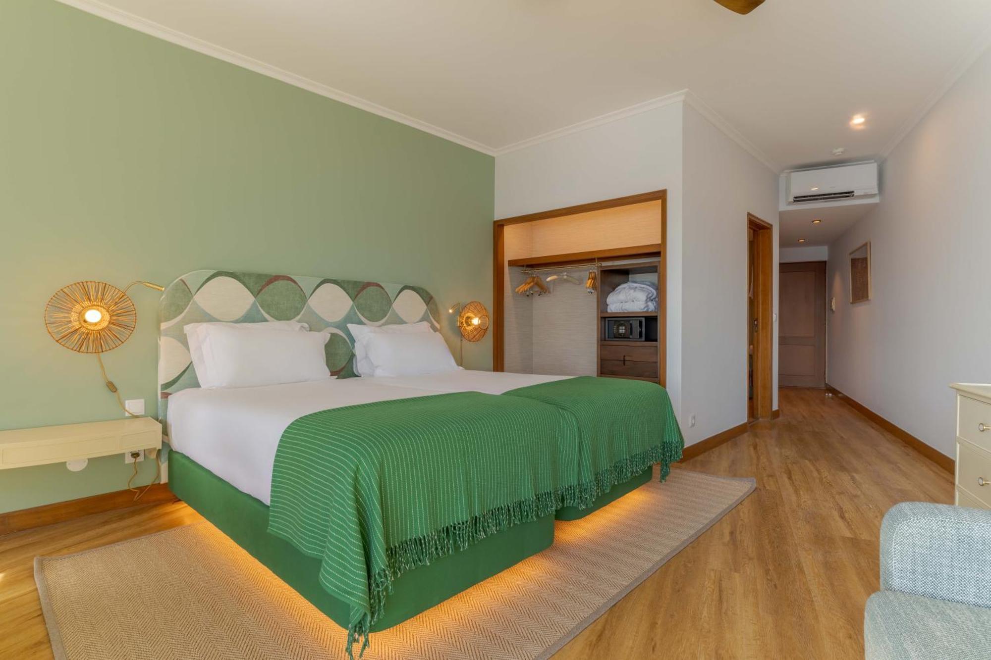 Double or Twin Room Sea View