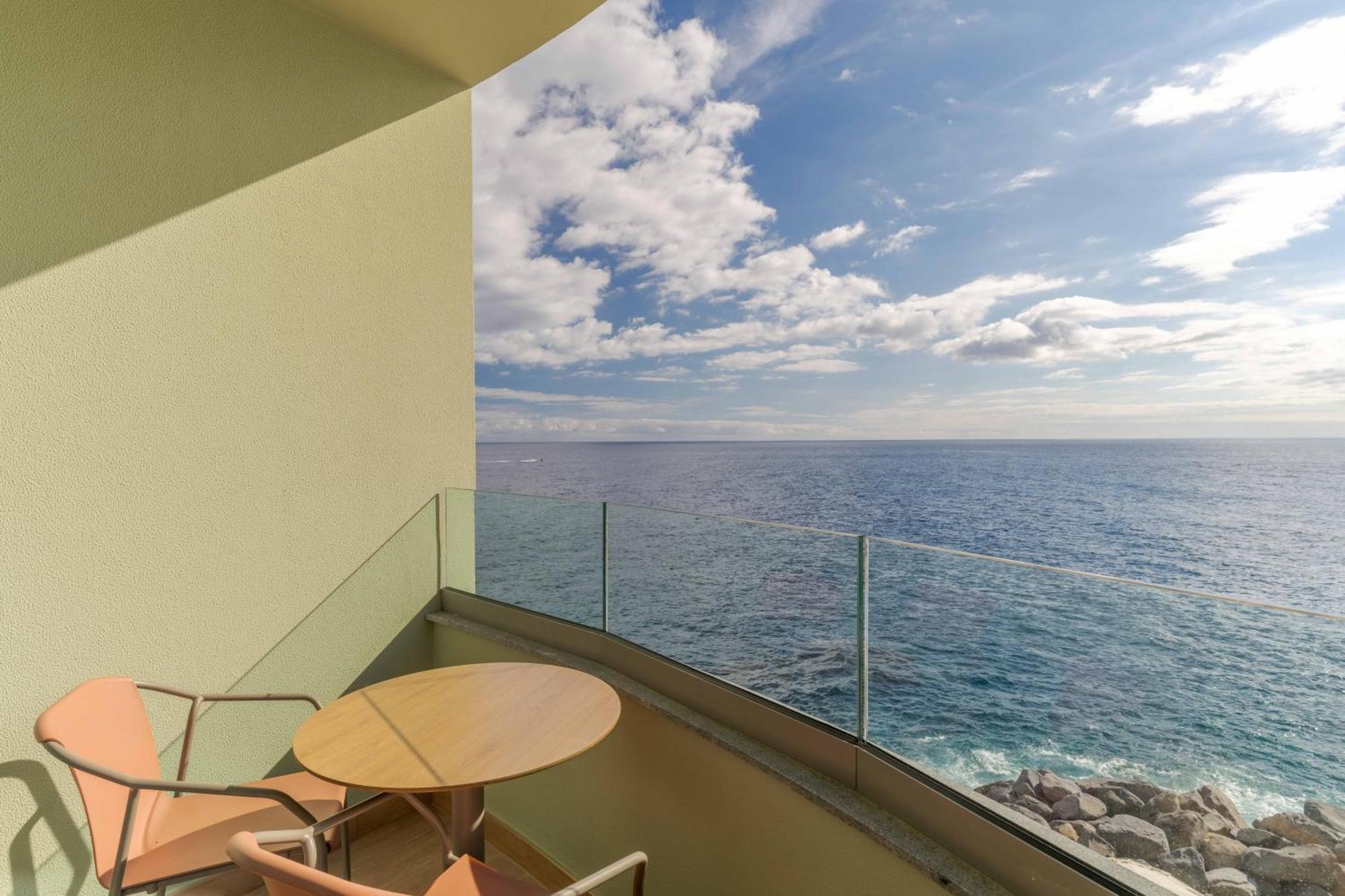 Double or Twin Room Sea View