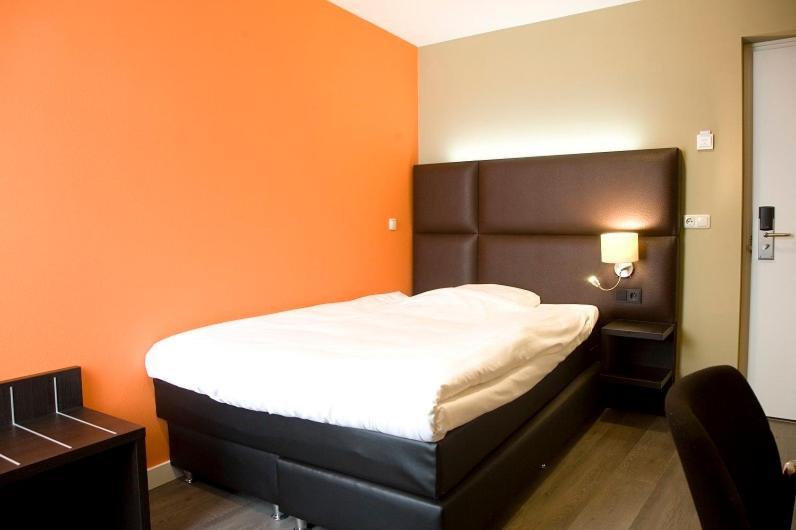 Cozy Double a double or twin bed