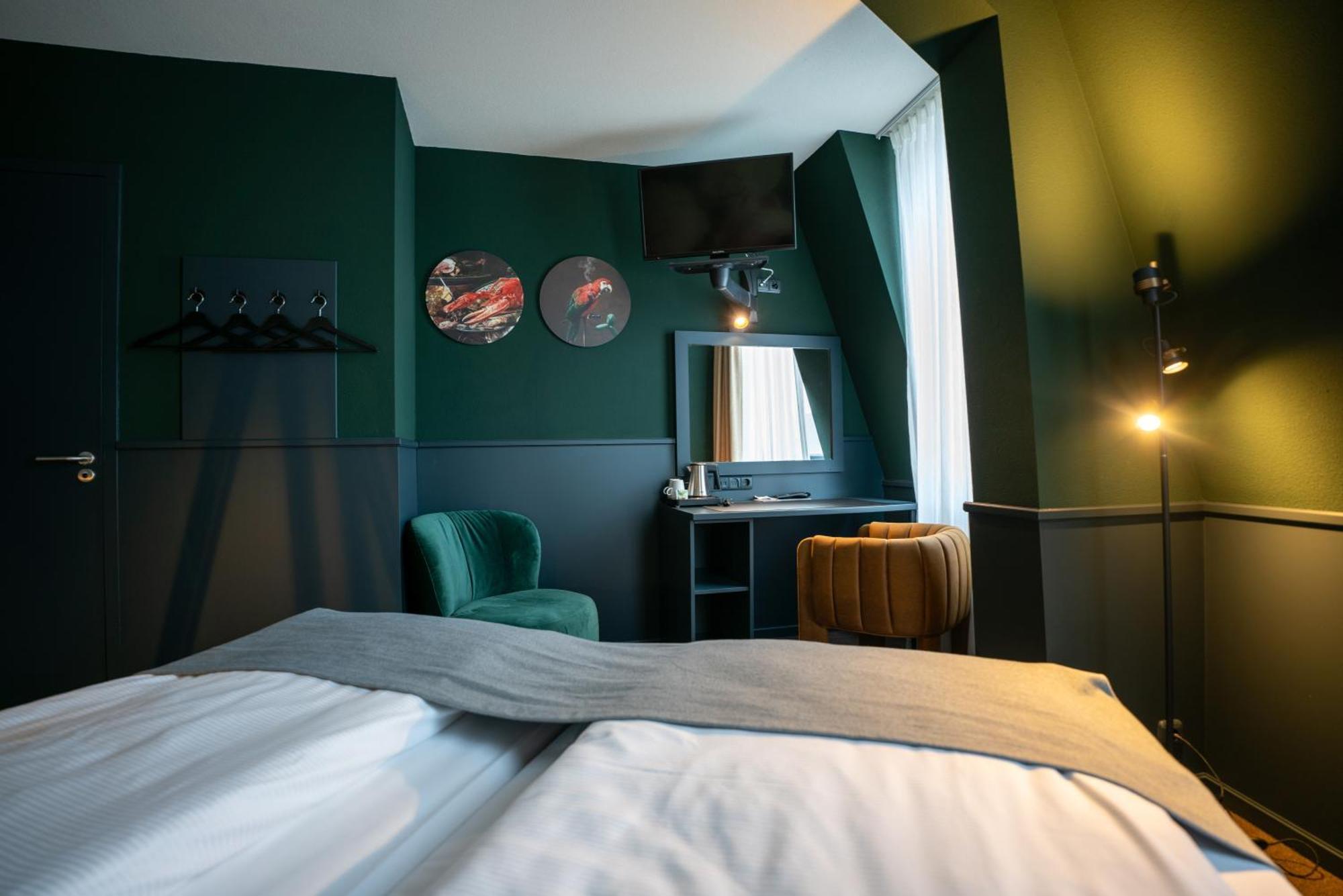 Twin Room,1516383079:JPEG