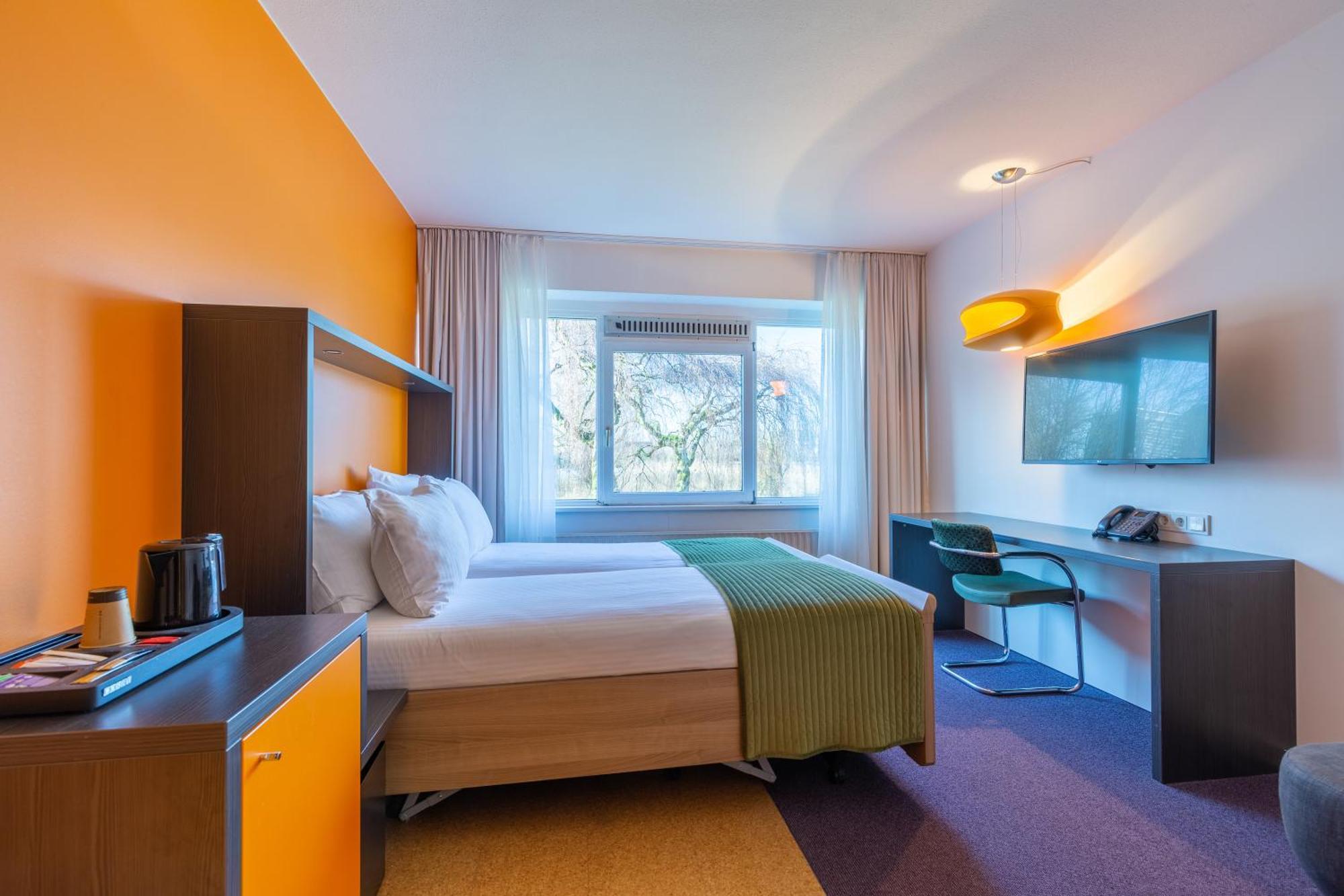 Twin Room with Walk-In Shower  - Disability Access/Non-Smoking,1516406026:JPEG