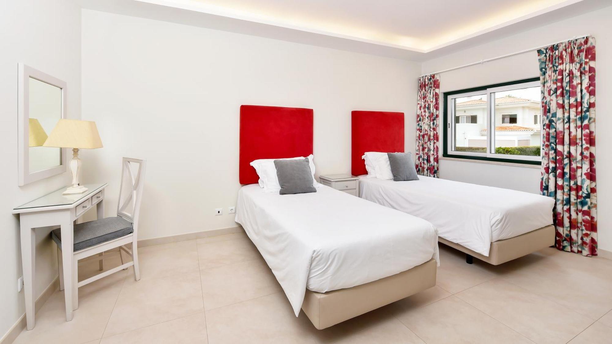 Superior Four-Bedroom Villa Pool